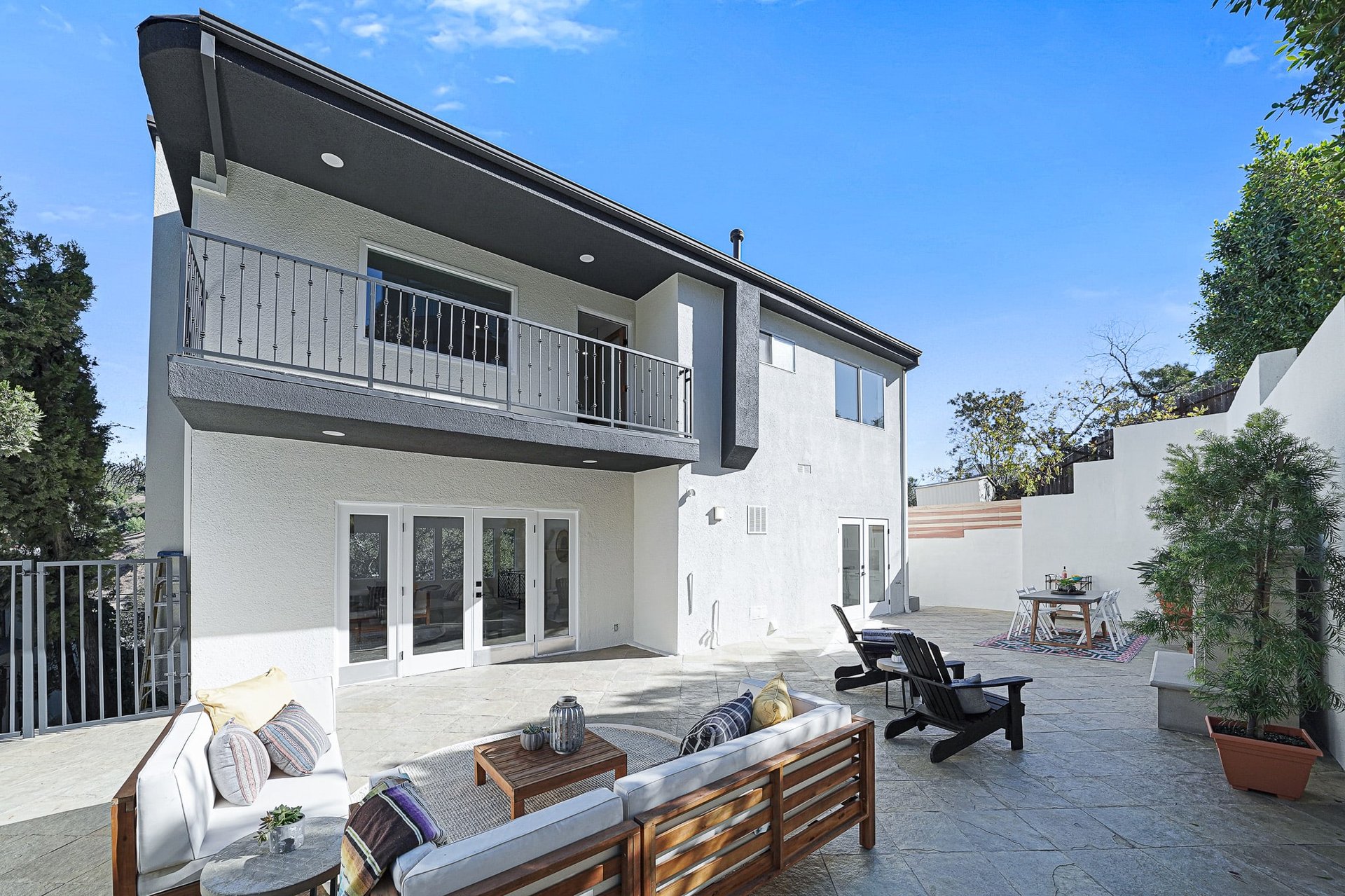 Immaculate & Turnkey Contemporary Home in Hollywood Hills