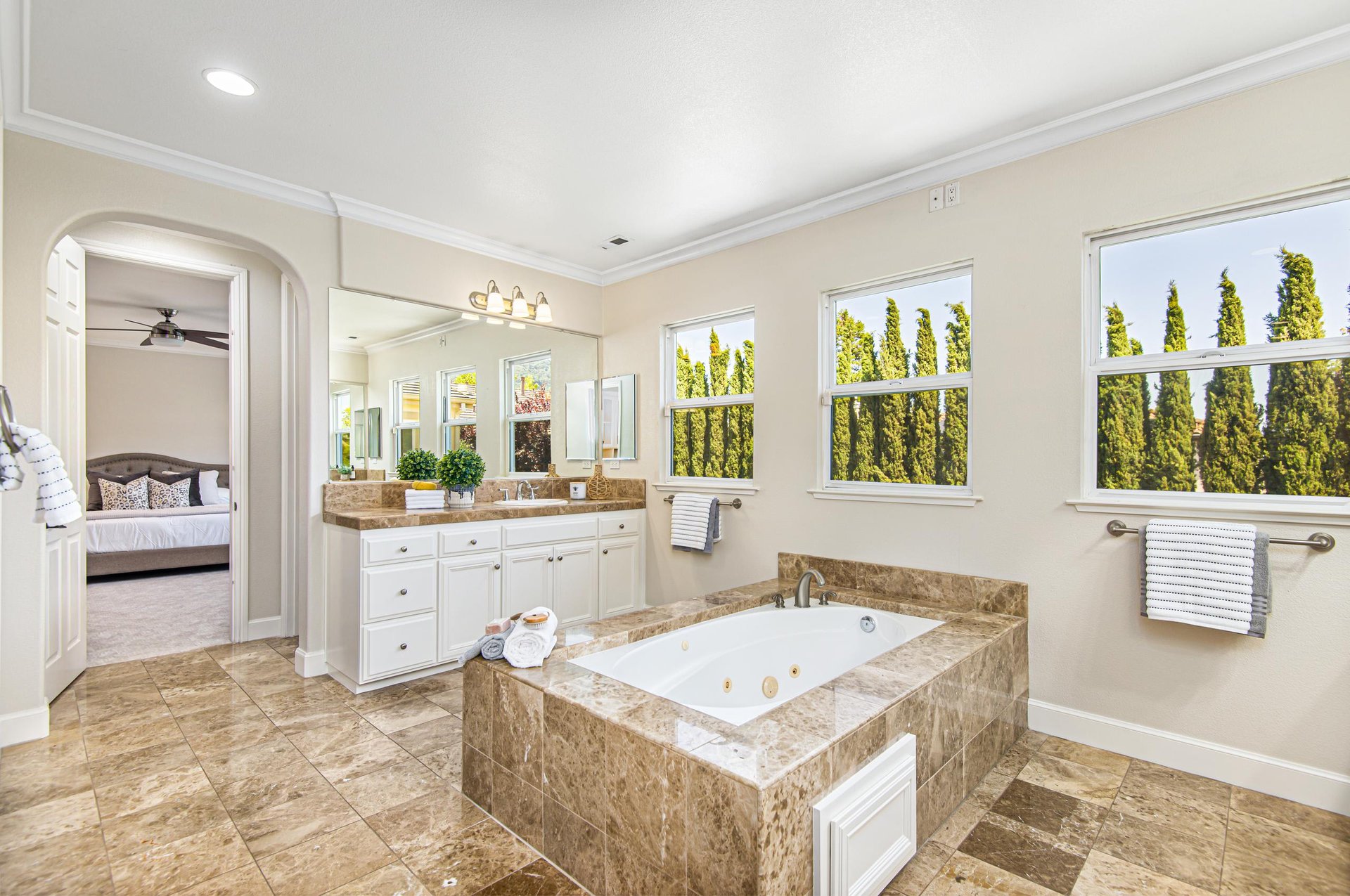 2112 Laguna Creek Lane
