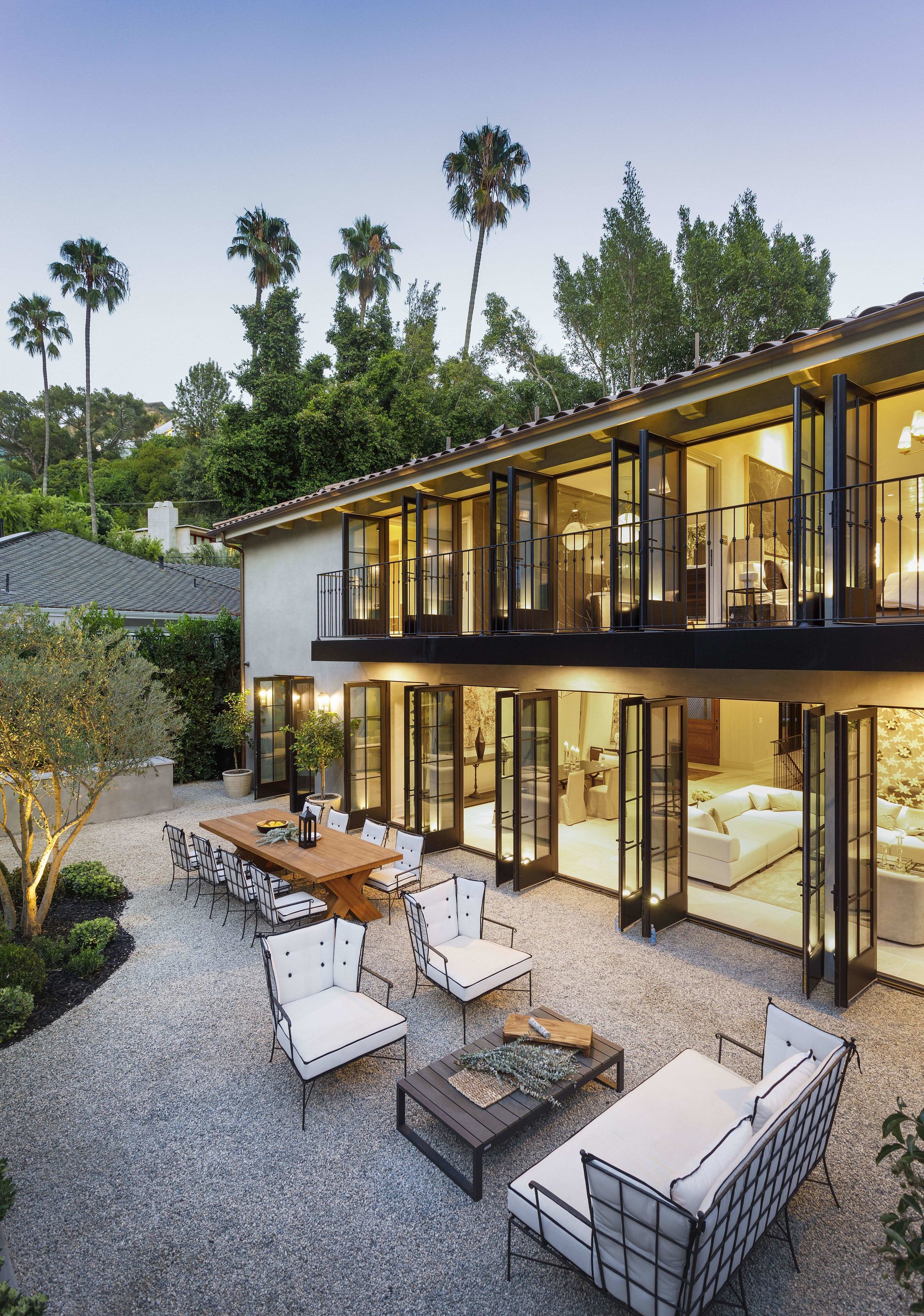 1549 N Doheny DR