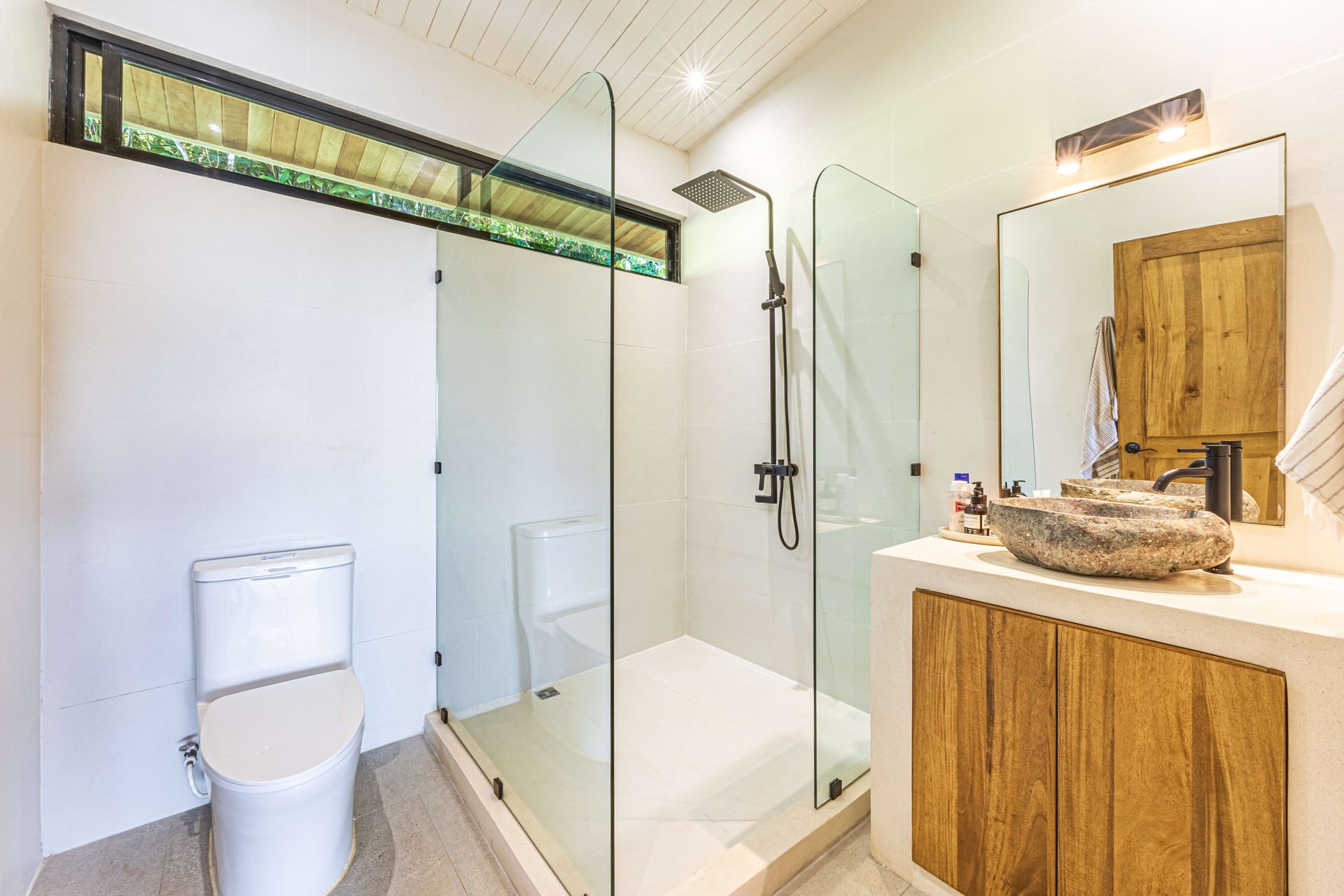 MOVE-IN READY OCEAN VIEW HOME IN CINCO VENTANAS WITH MAJESTIC RIVER ACCESS