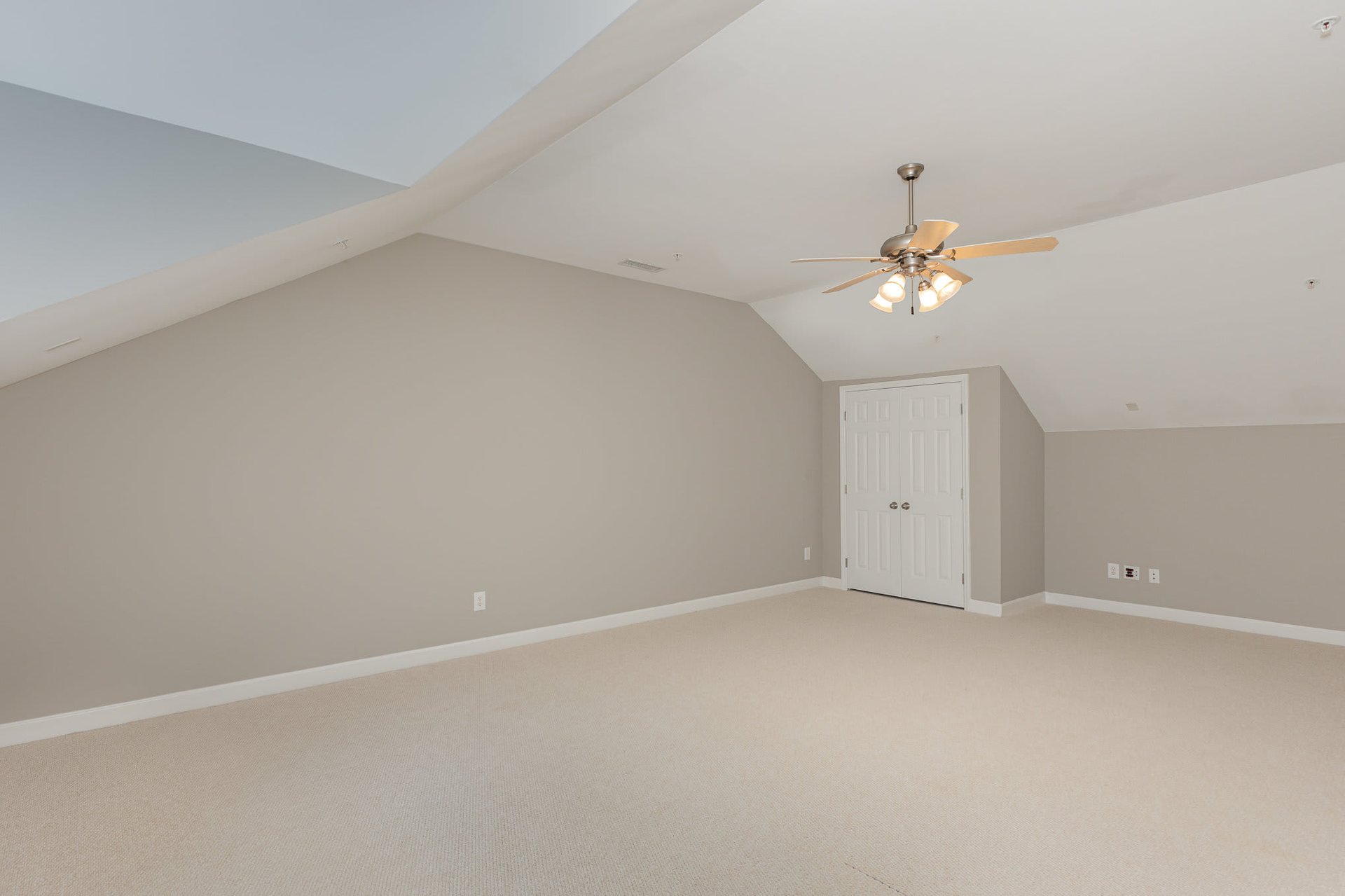4 Bedroom Townhome in Lake Hogan Farms