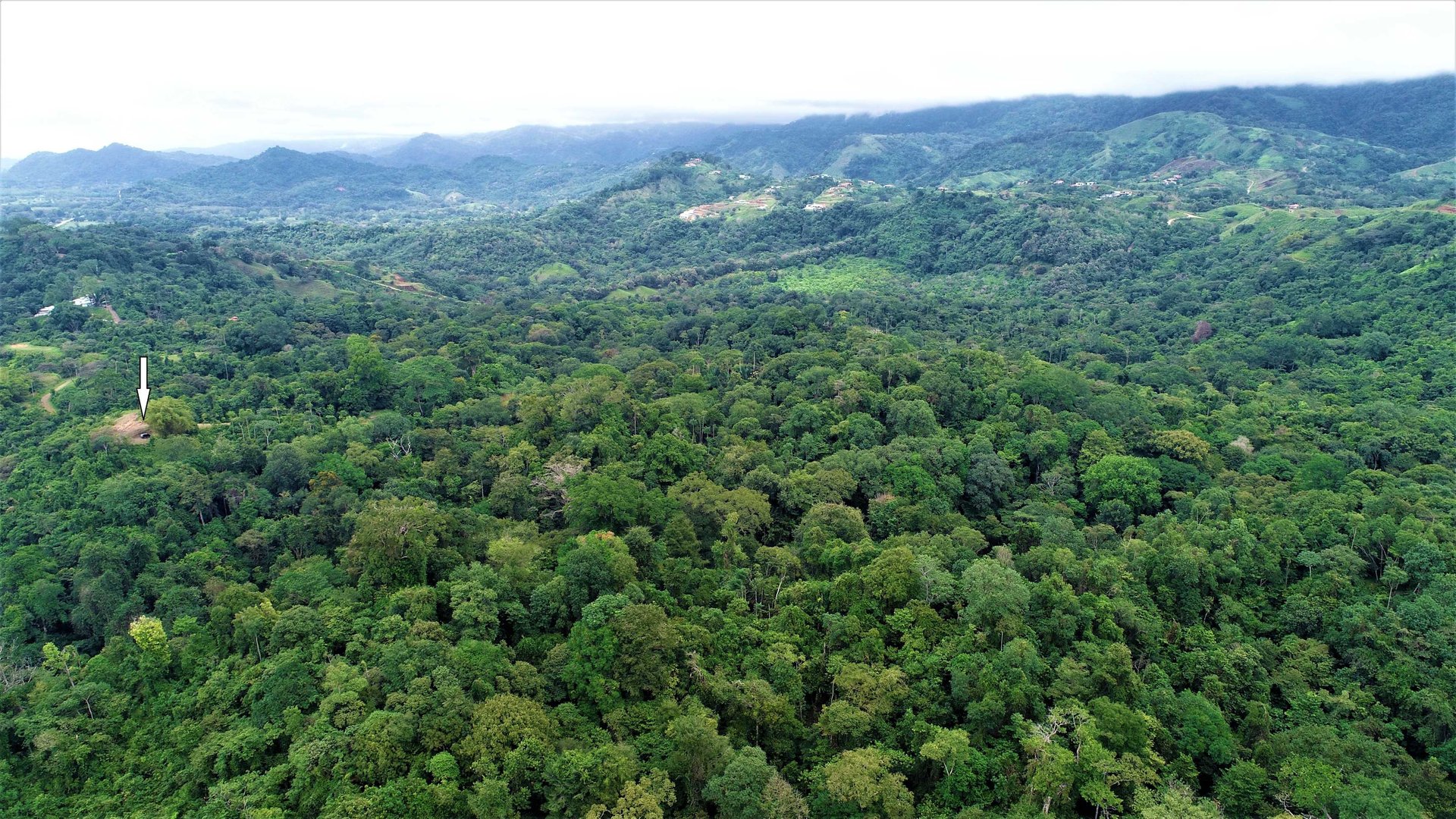 9 acres property with 360 panoramic views and 80m highway frontage