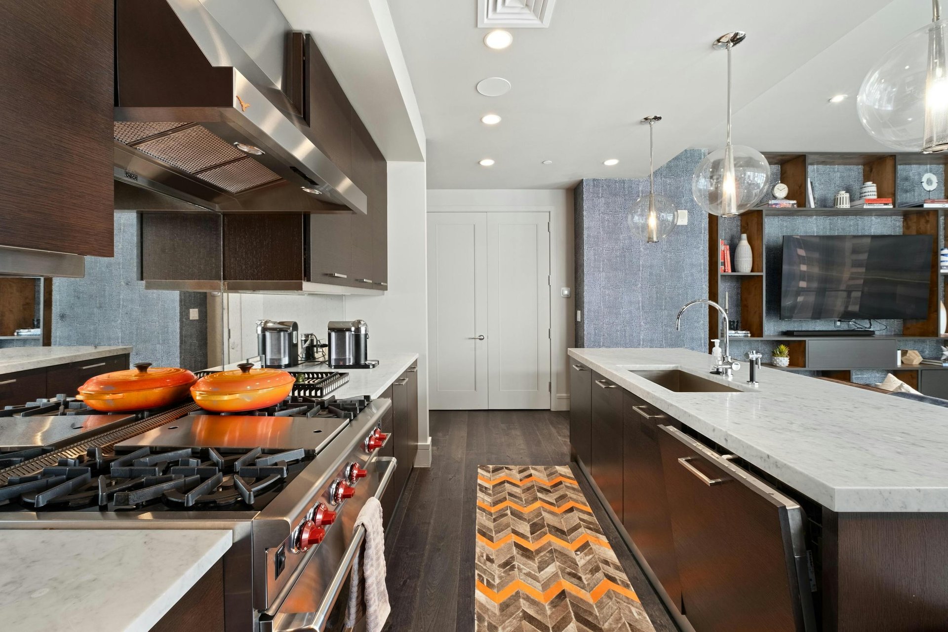 200 Congress Ave #15D 