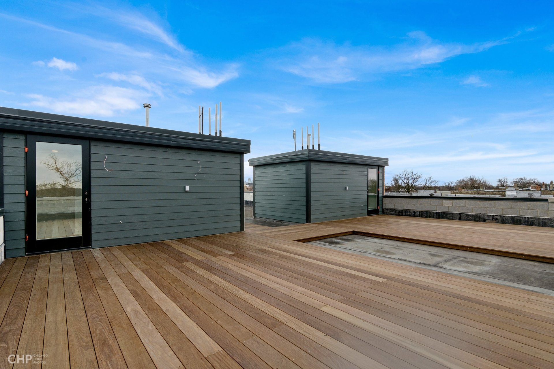 Private Roof Deck with City Views in Logan Square: 1717 Humboldt #3S