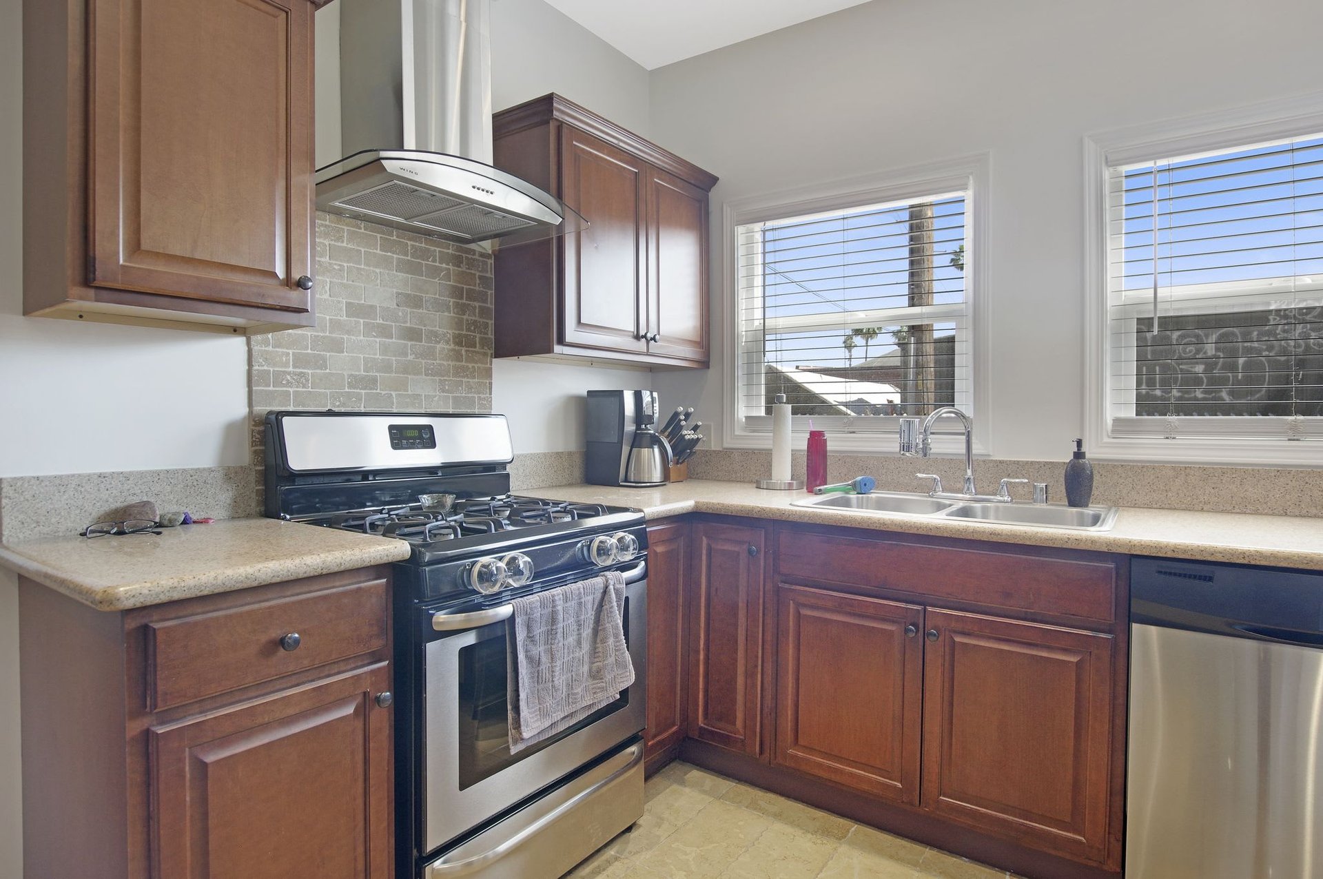 Excellent Opportunity. 5-Units at Strong Current 5.6% Cap in Wilshire HIghlands