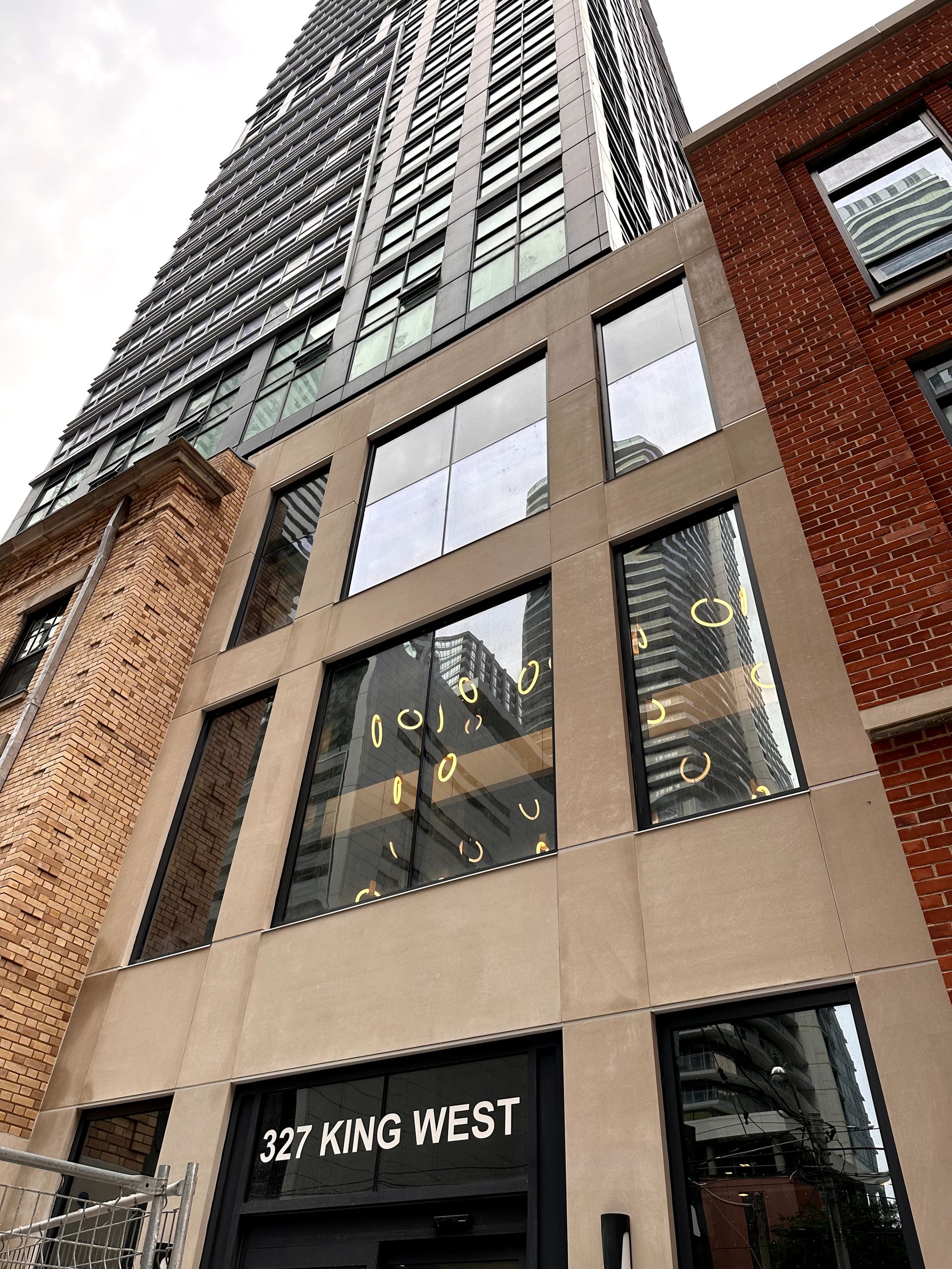 327 King St W, Unit 3601