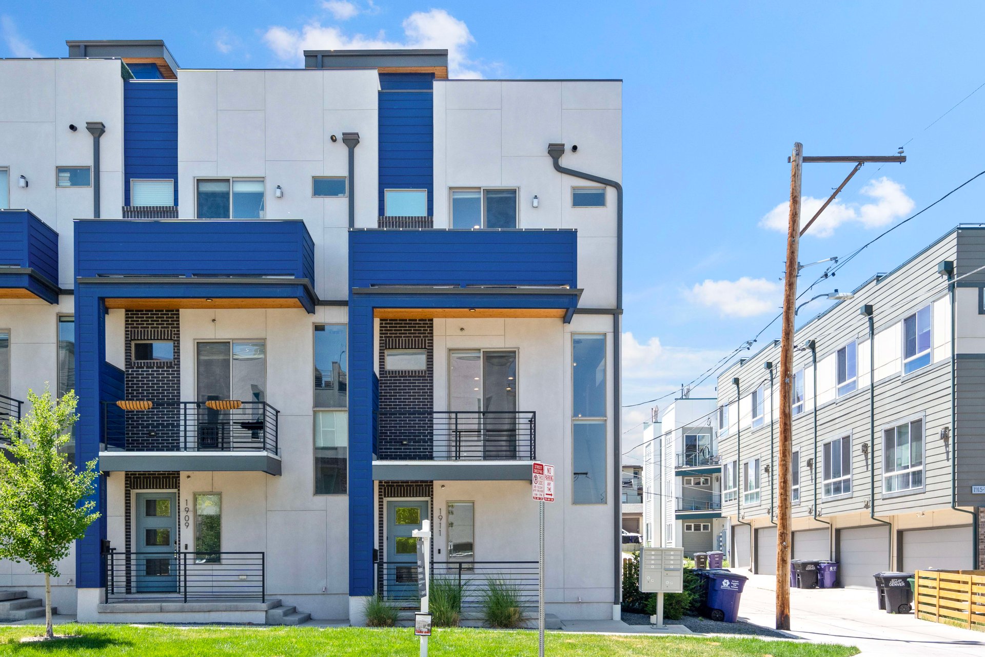 1911 Hooker St