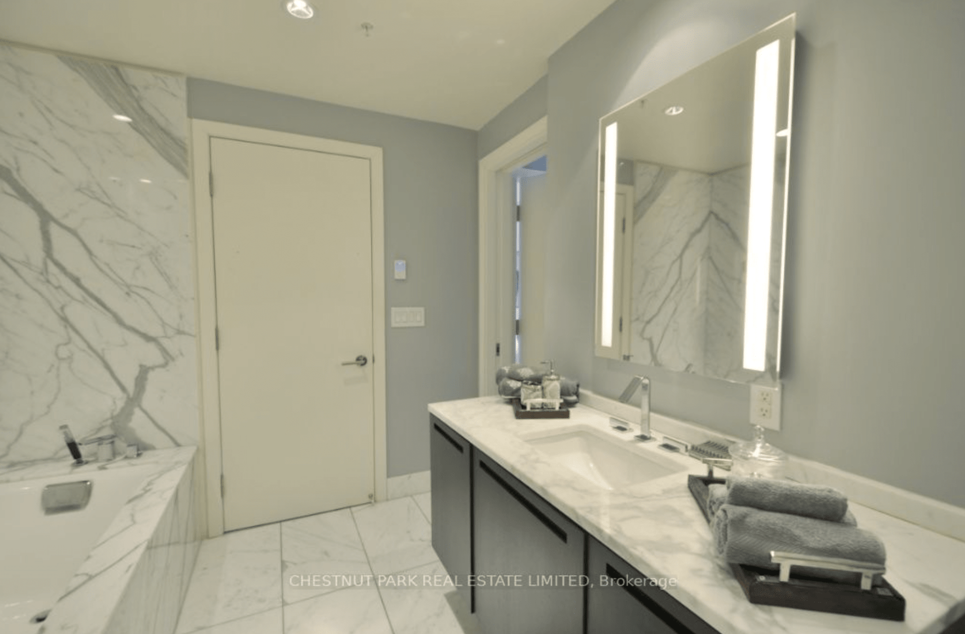 Suite 1804- 180 University Avenue