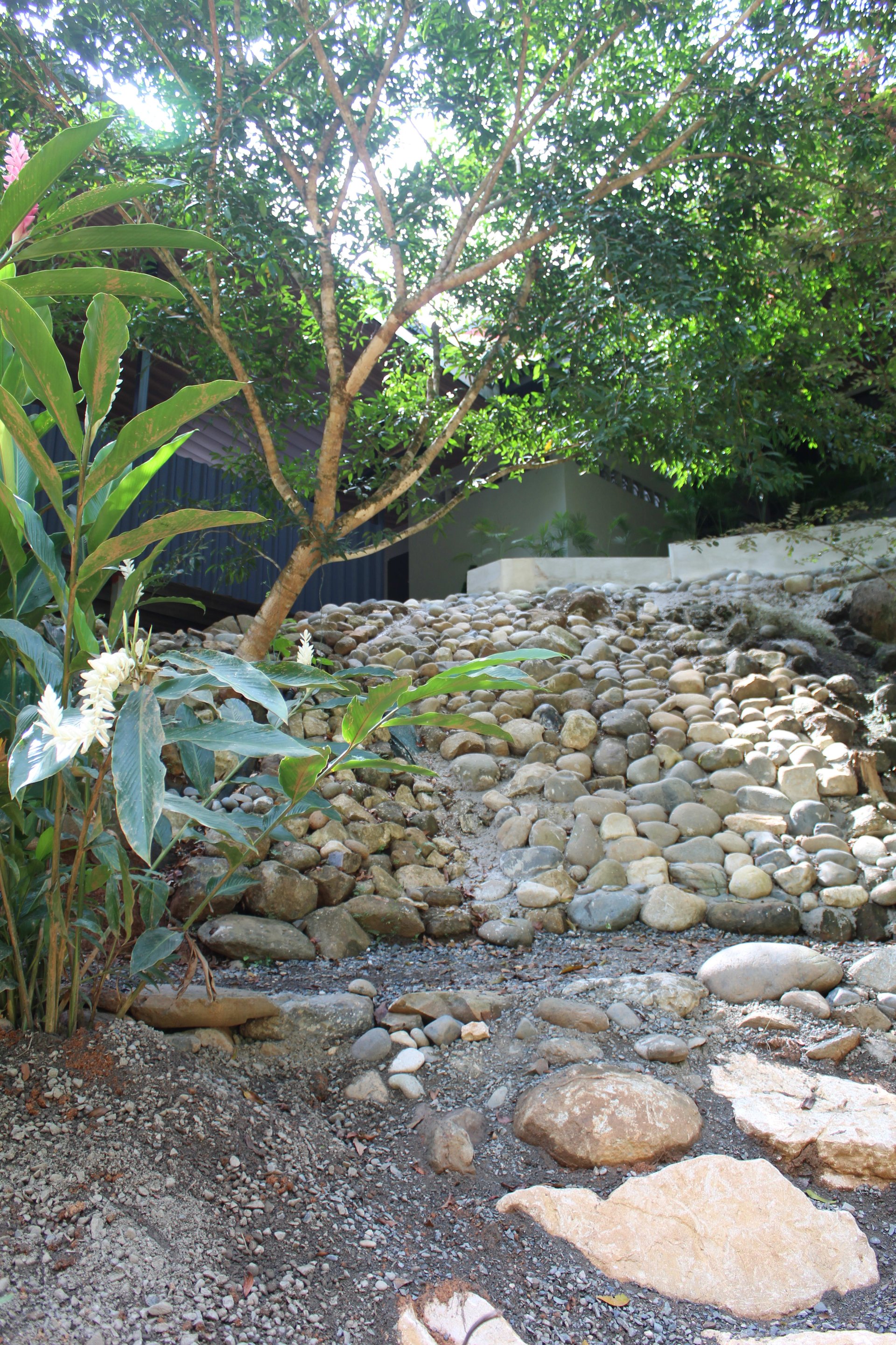 Spacious 2 Bedroom Minutes to the Beach