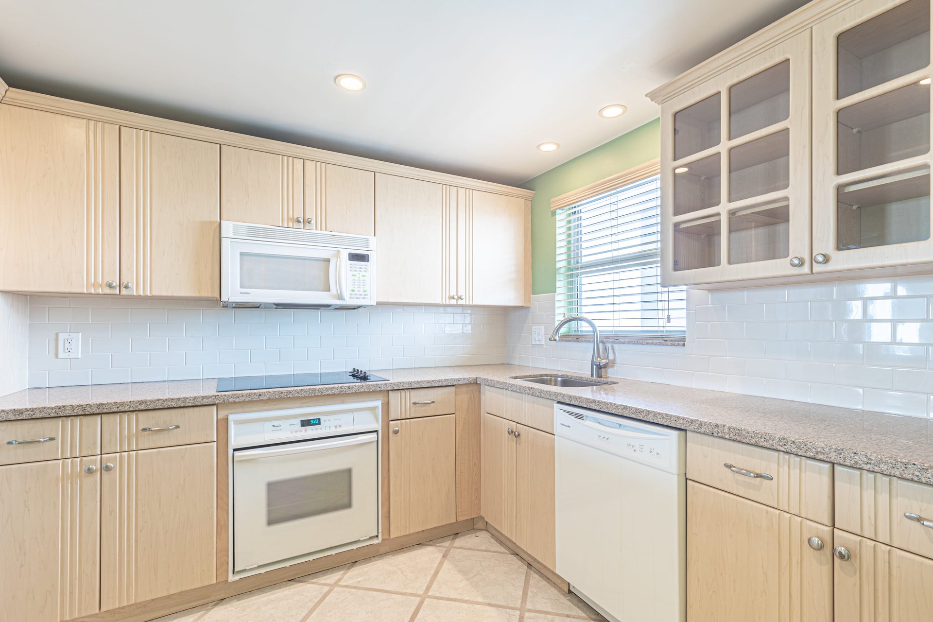 511 Bayshore Dr Unit: 910
