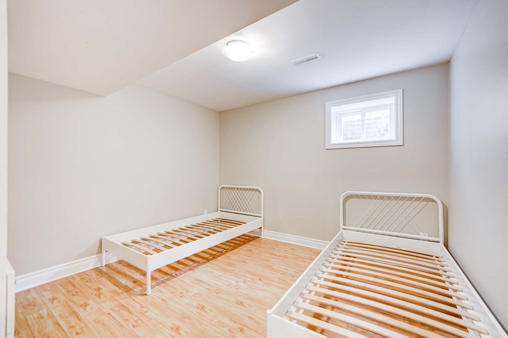 1534 Princeton Cres