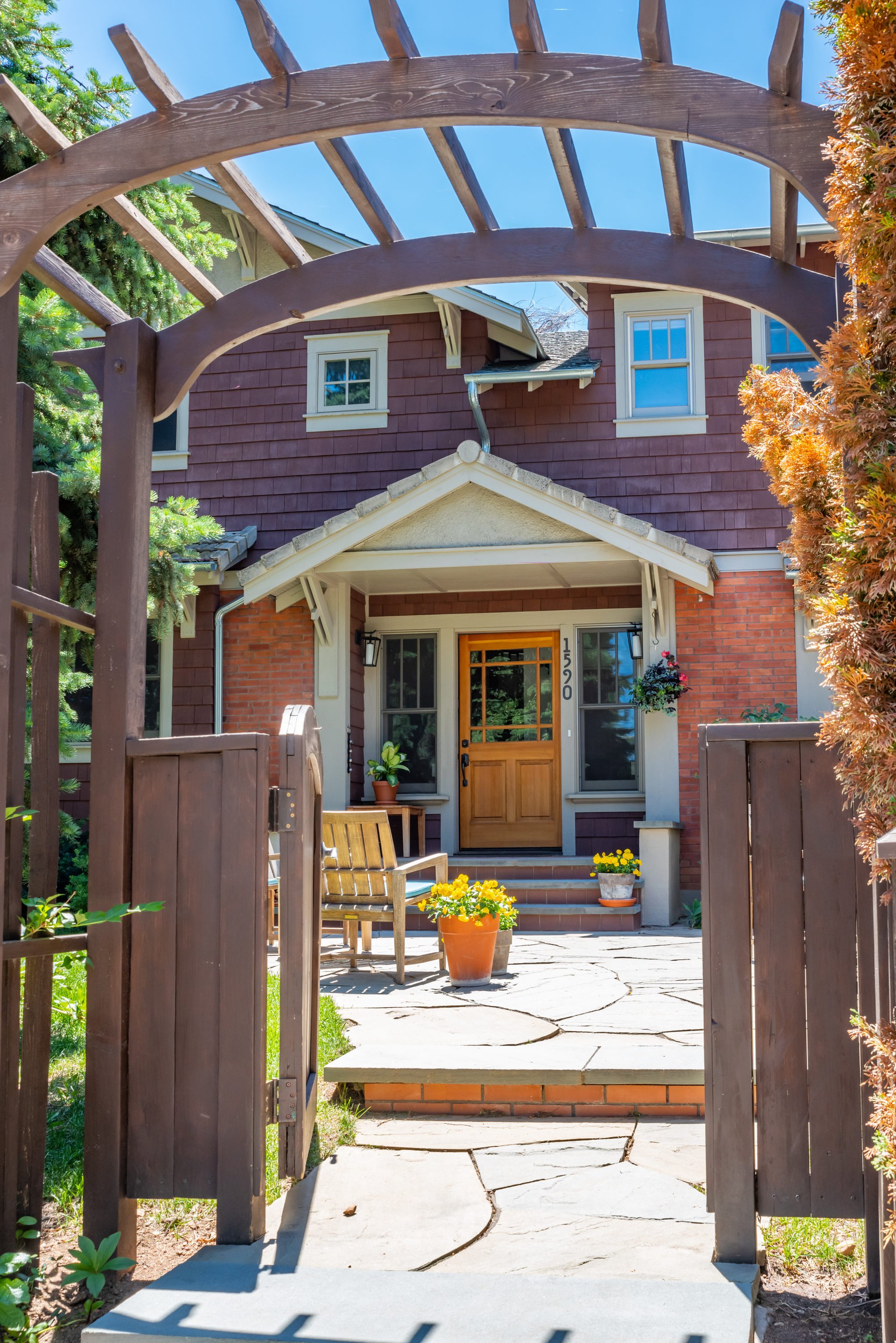 1590 Cascade Ave