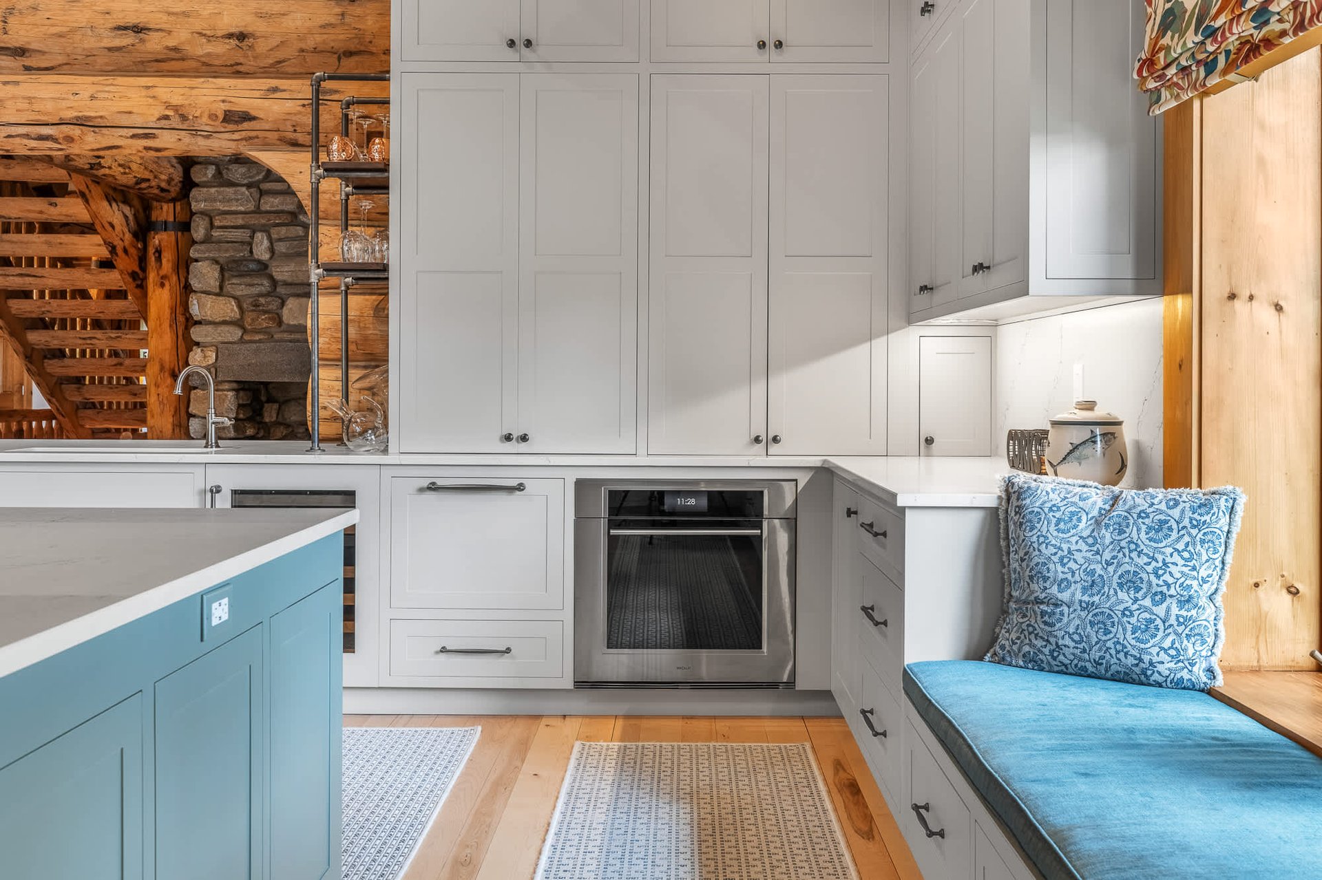 Exclusive Mountain Log Home - Monthly Rental Avail.