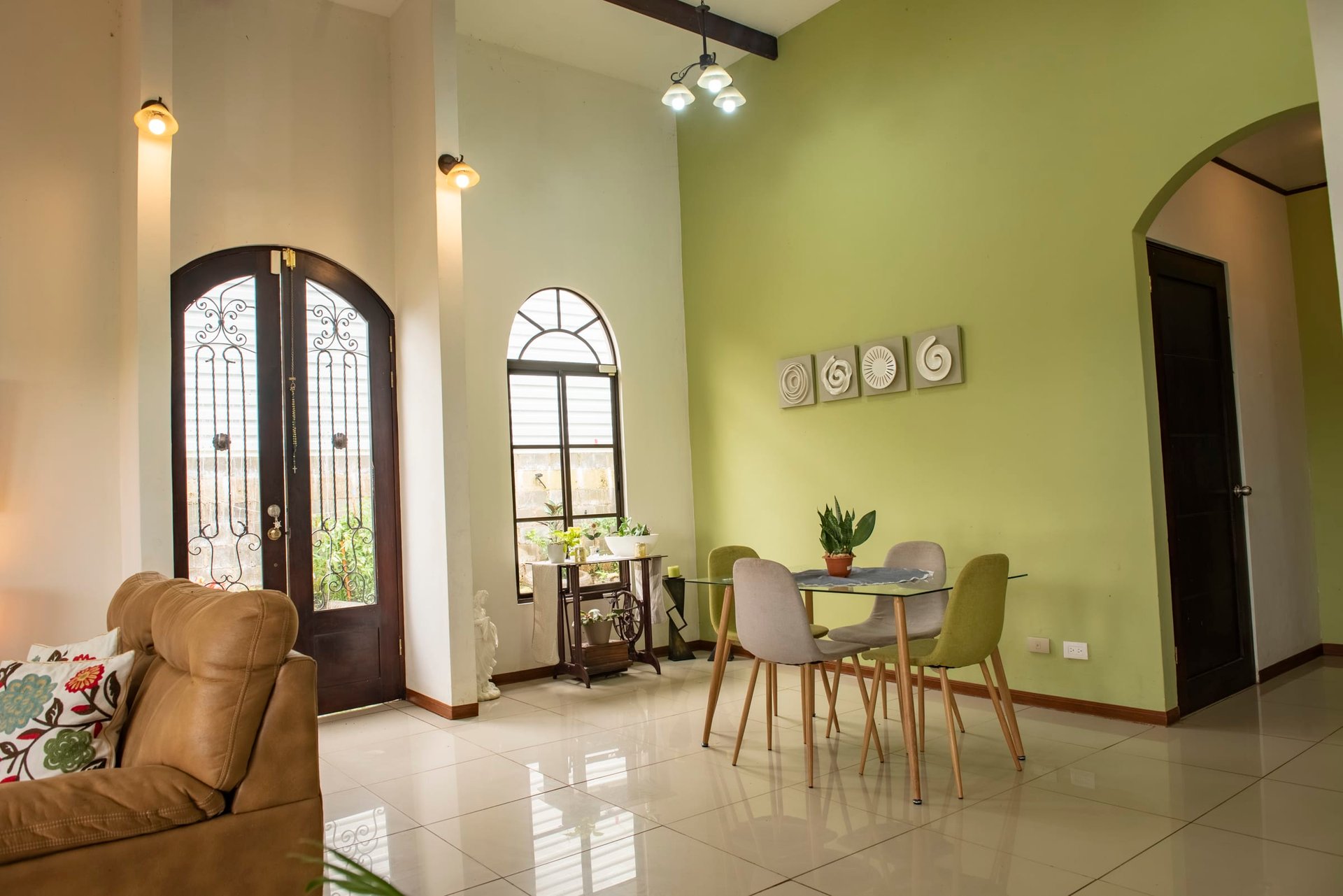 Costa Rican Gem: Spacious 4BR Home with Fruit Trees, Fully Furnished