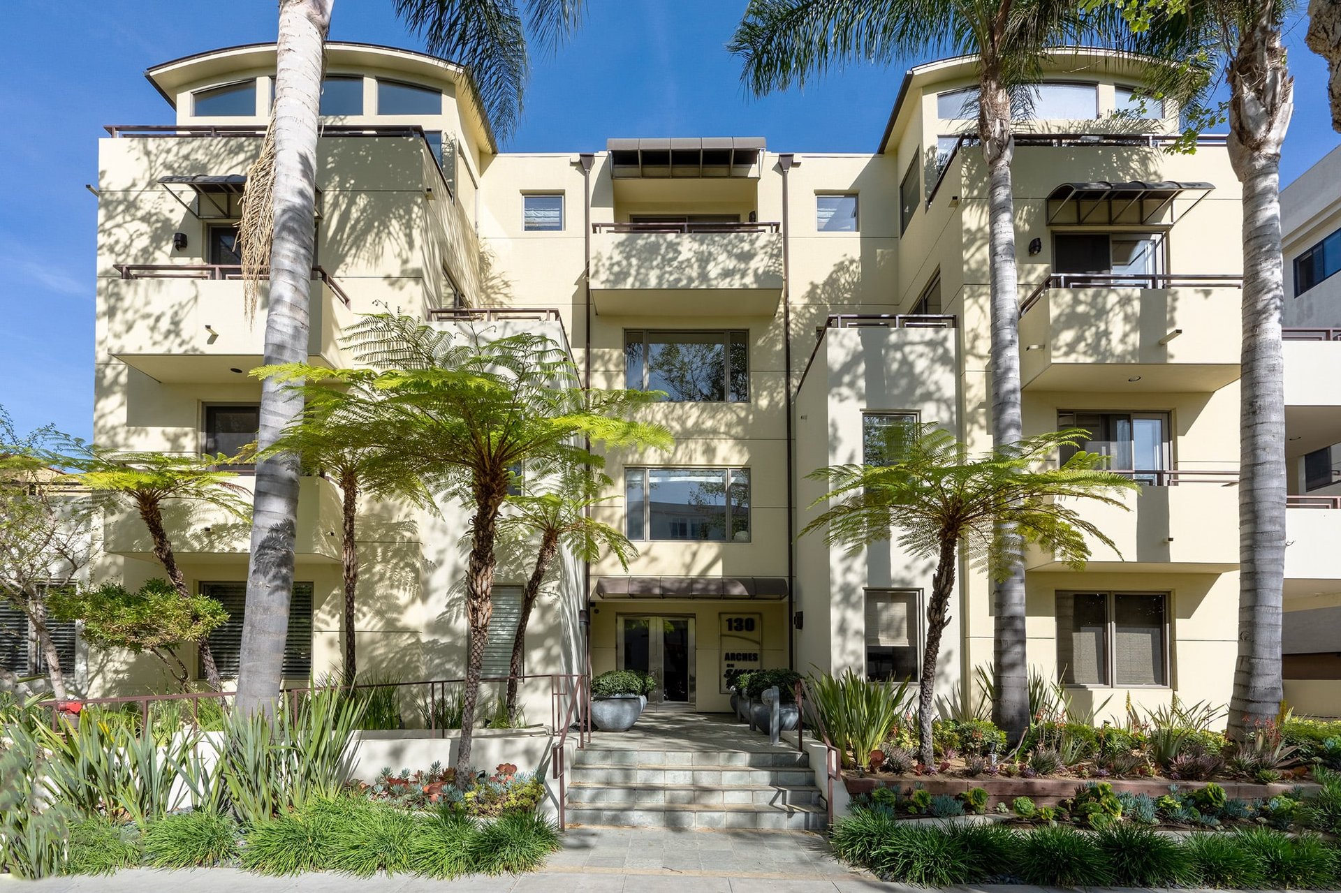 Beverly Hills Luxury 1BR with Private Terrace