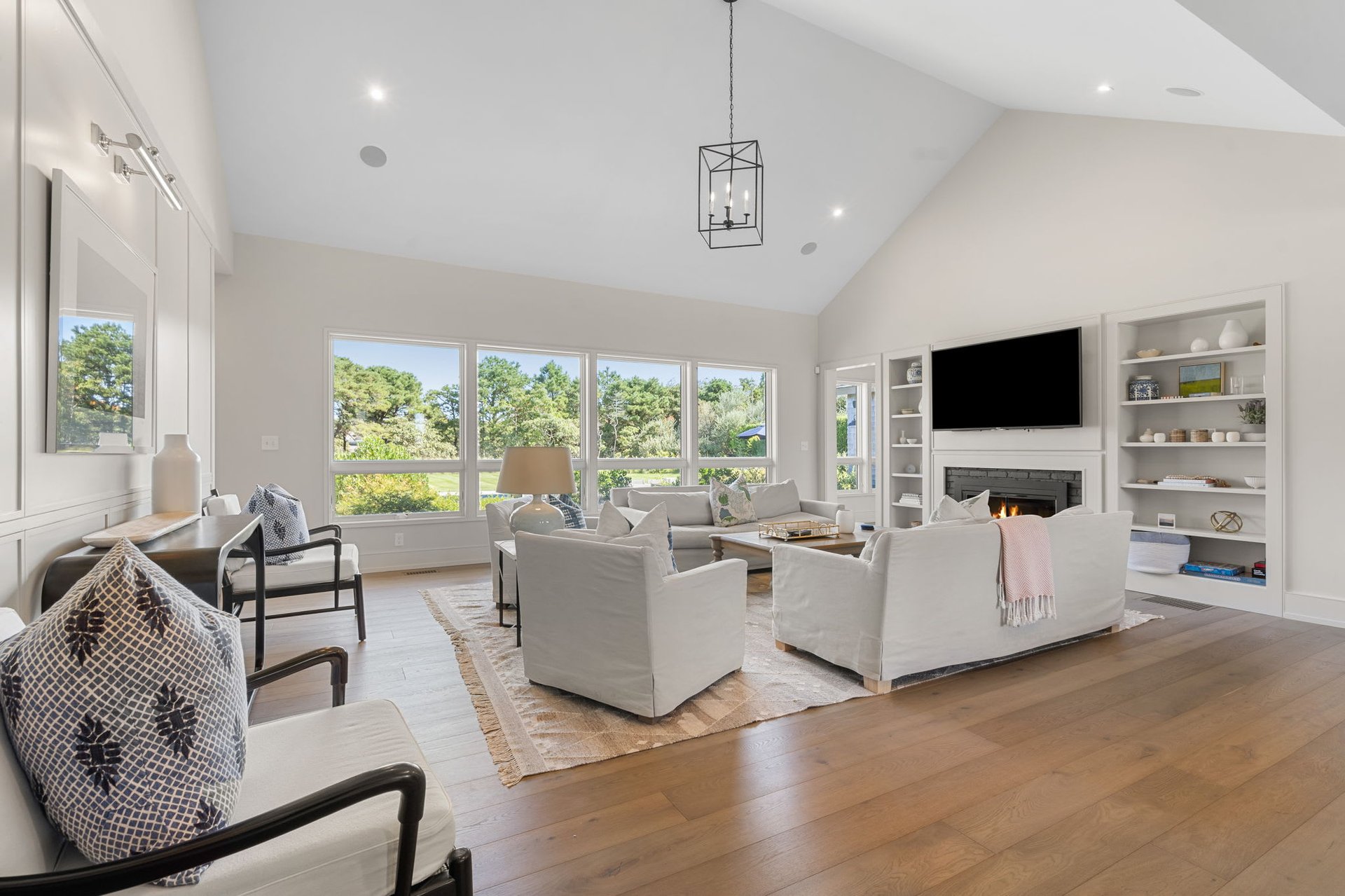 4 Moors End Ln