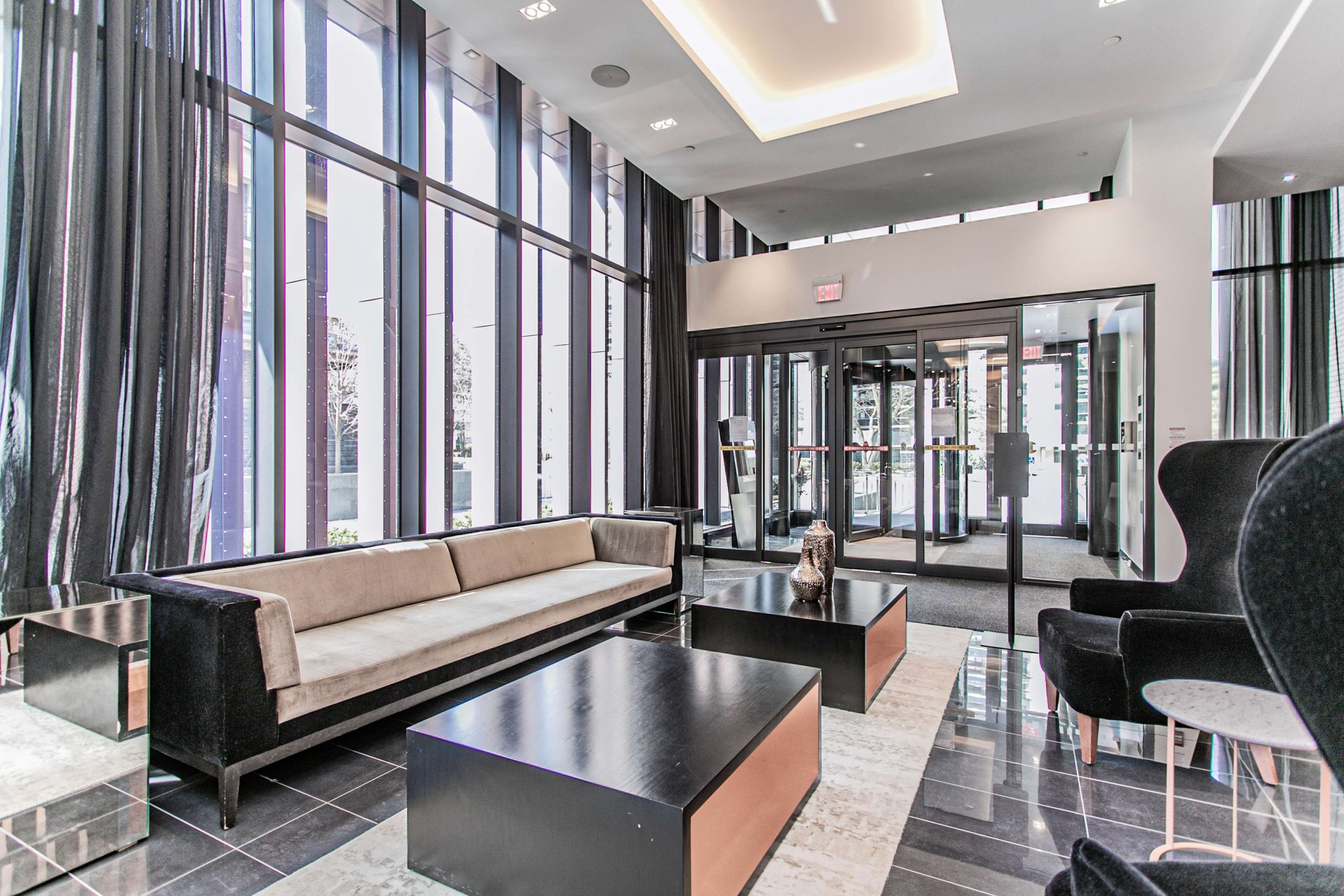 Skyline Sanctuary With Huge Terrace