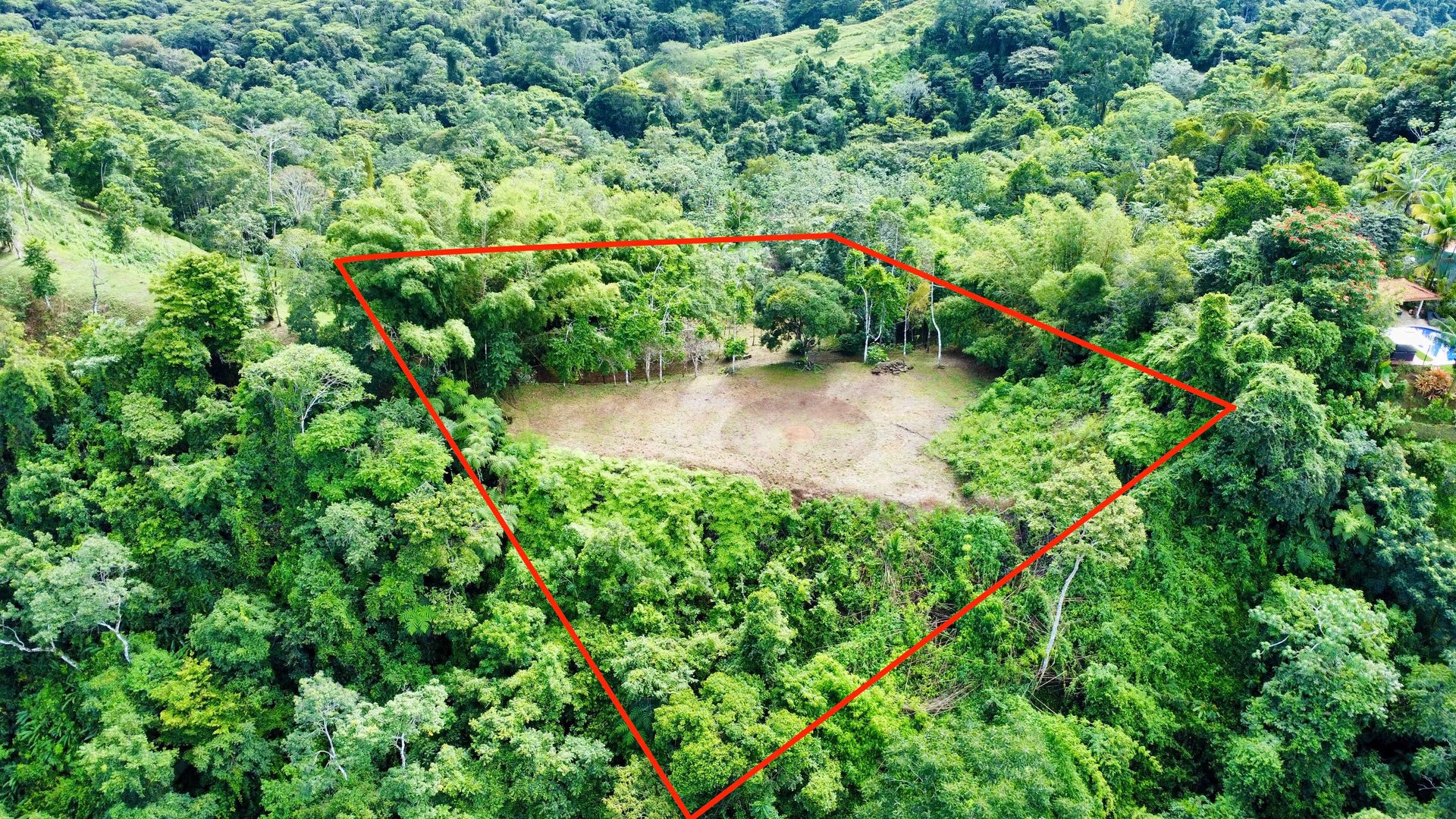 Breathtaking Mountain, River, and Ocean Views in Ideal Climate – 20 Minutes from the Beach