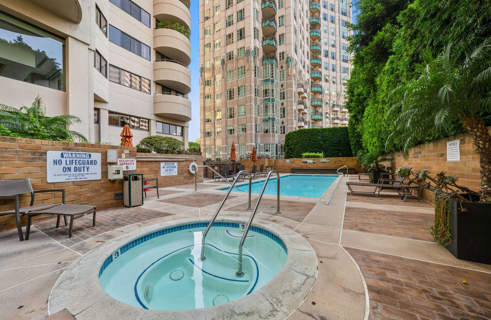 Ten Five Sixty #302, Wilshire Corridor