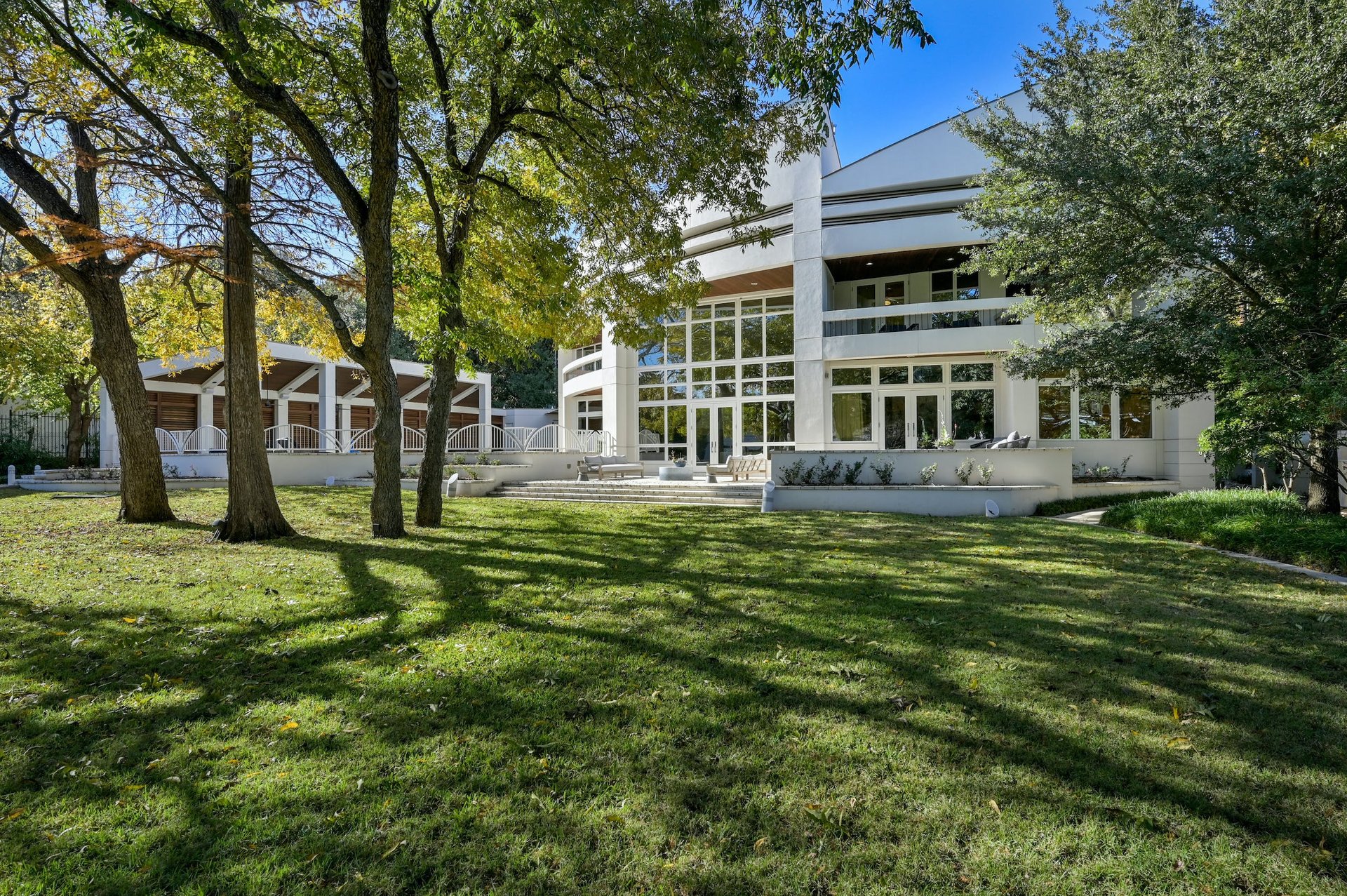 3511 Westlake Drive
