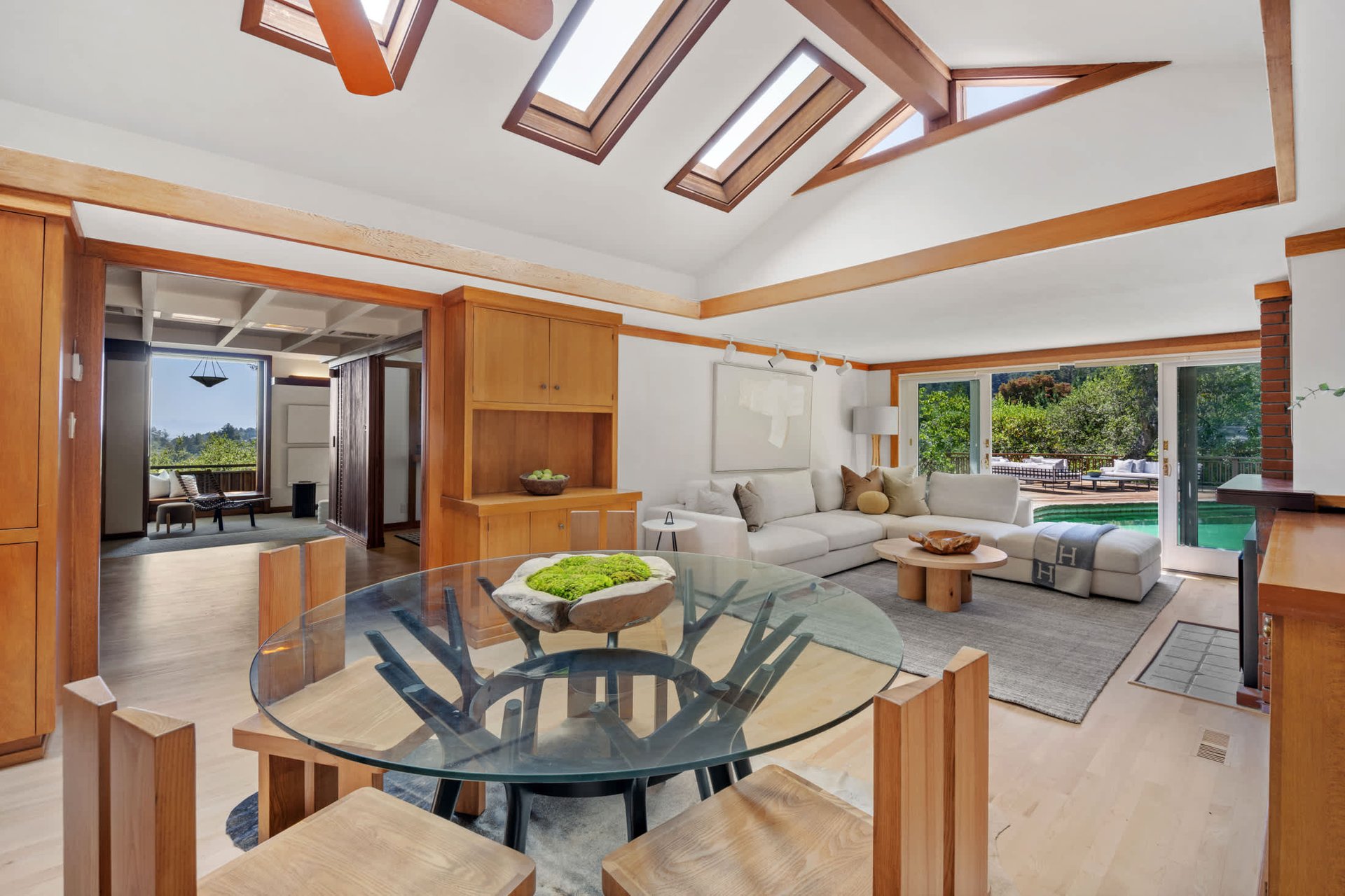 Kent Woodlands Mid Century Retreat