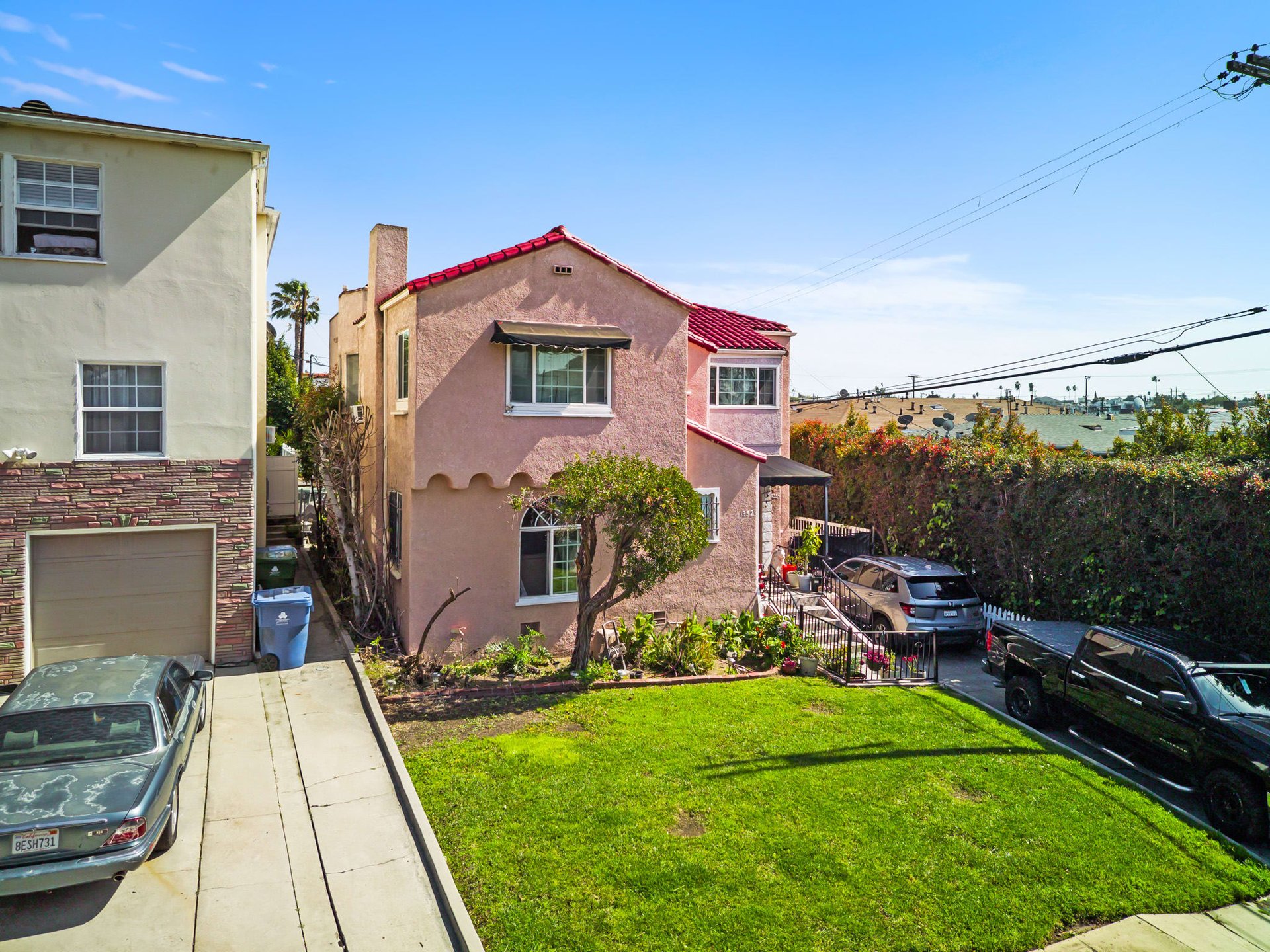 Wonderful Pride-of-Ownership Spanish 2-Story Duplex in Longwood Highlands