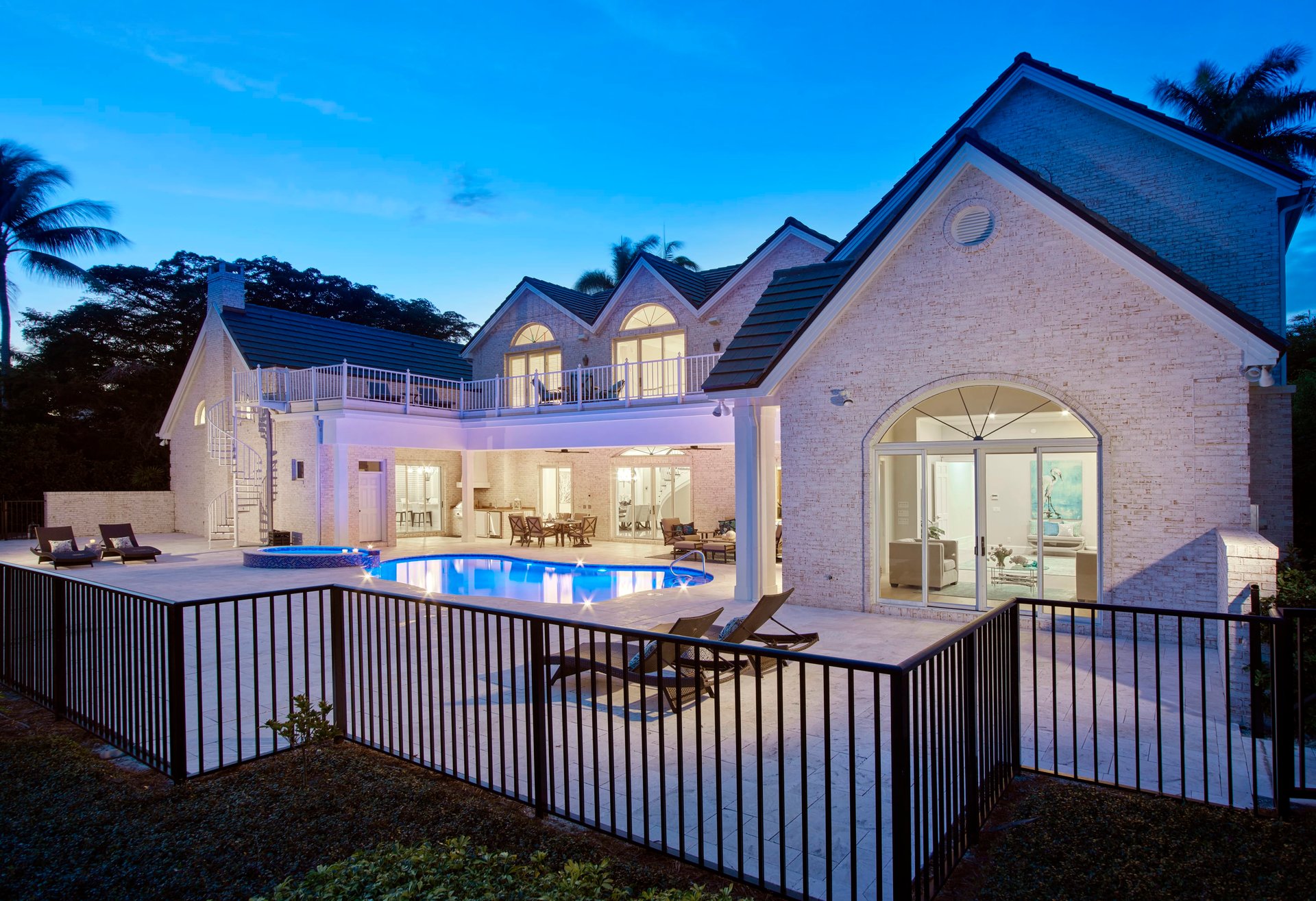 BAY COLONY SHORES