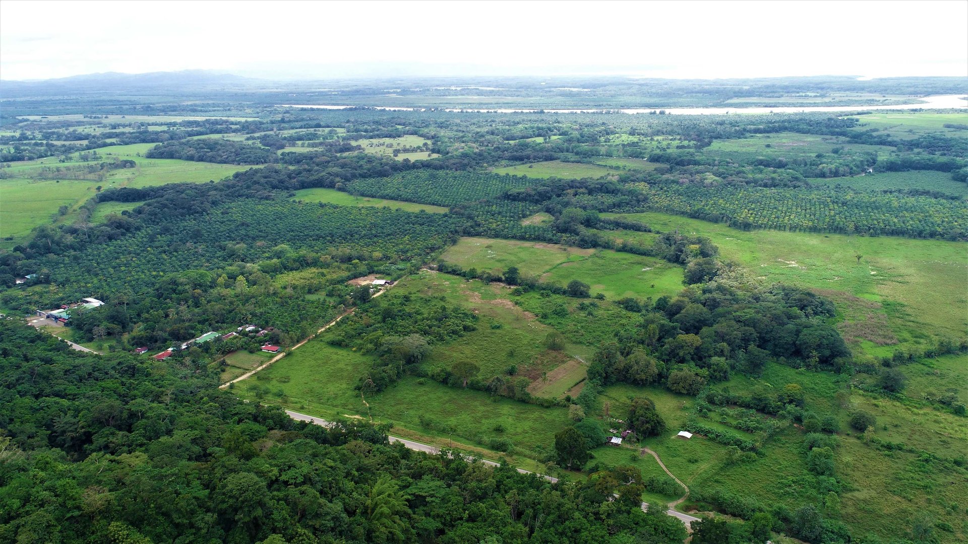 9 acres property with 360 panoramic views and 80m highway frontage