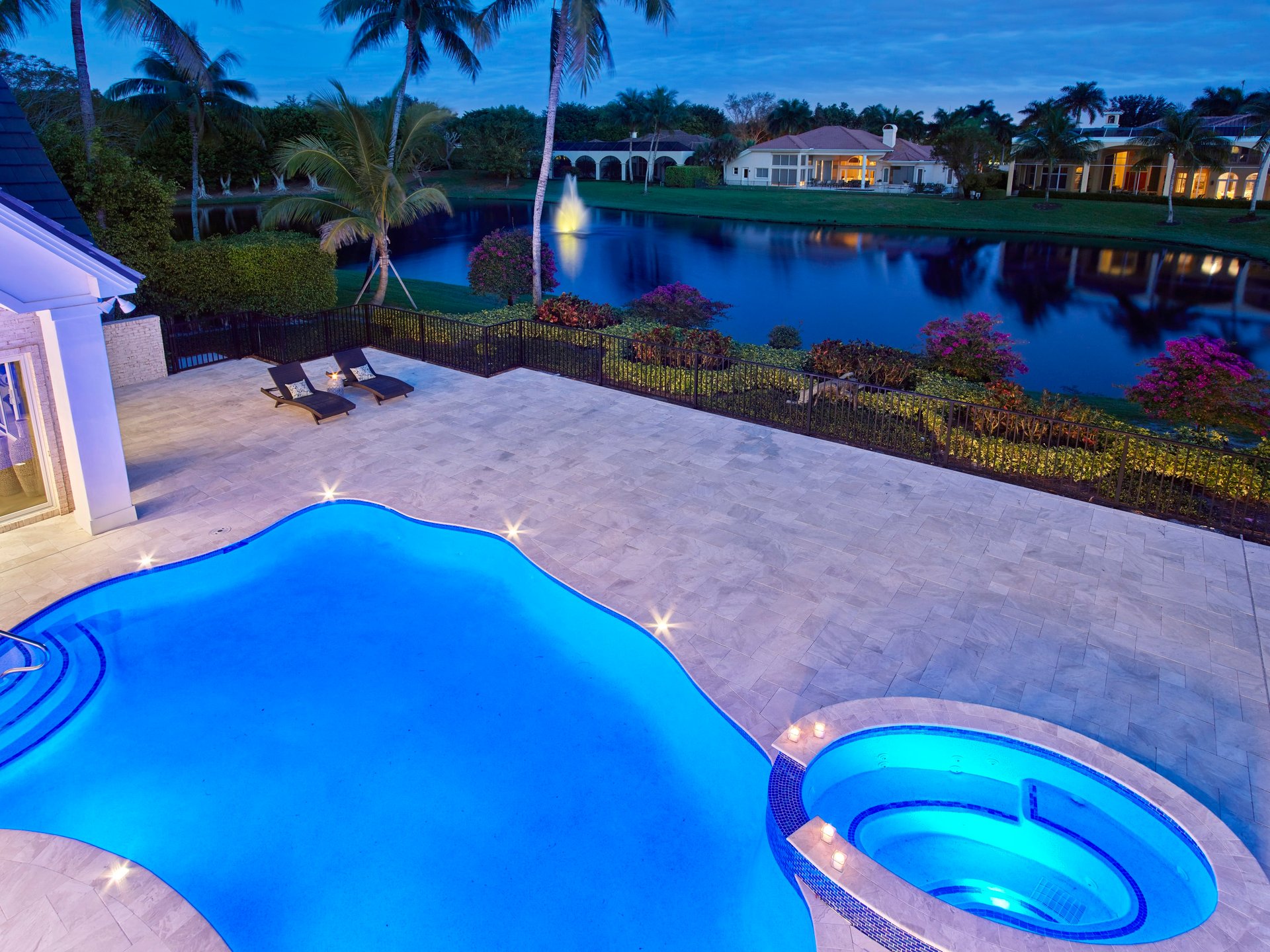 BAY COLONY SHORES