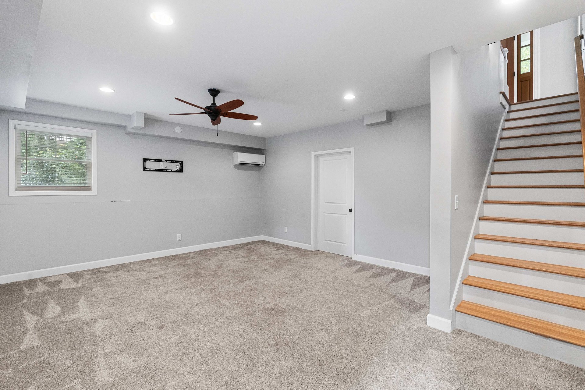 329 Eureka Drive NE