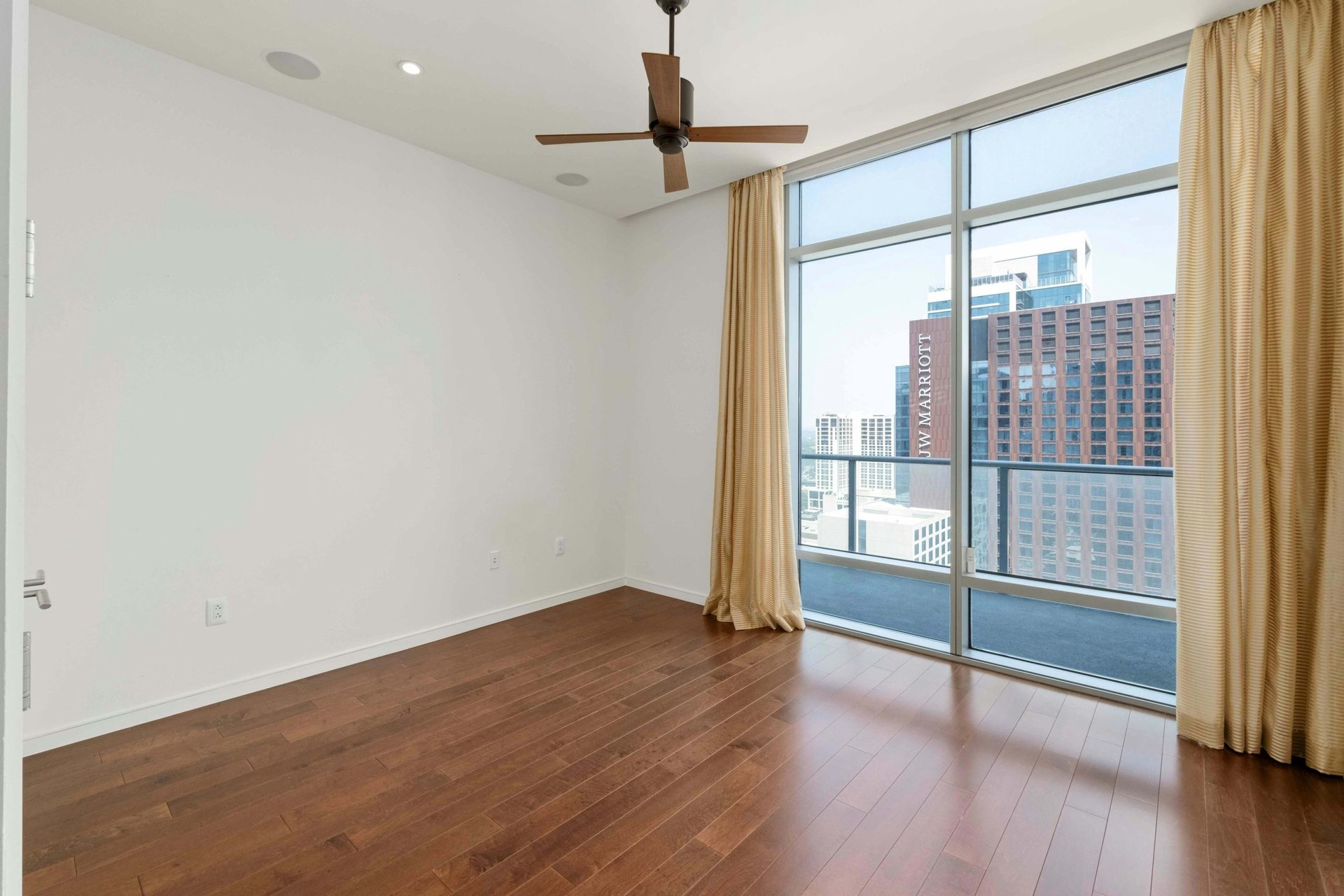 200 Congress Ave #30H 