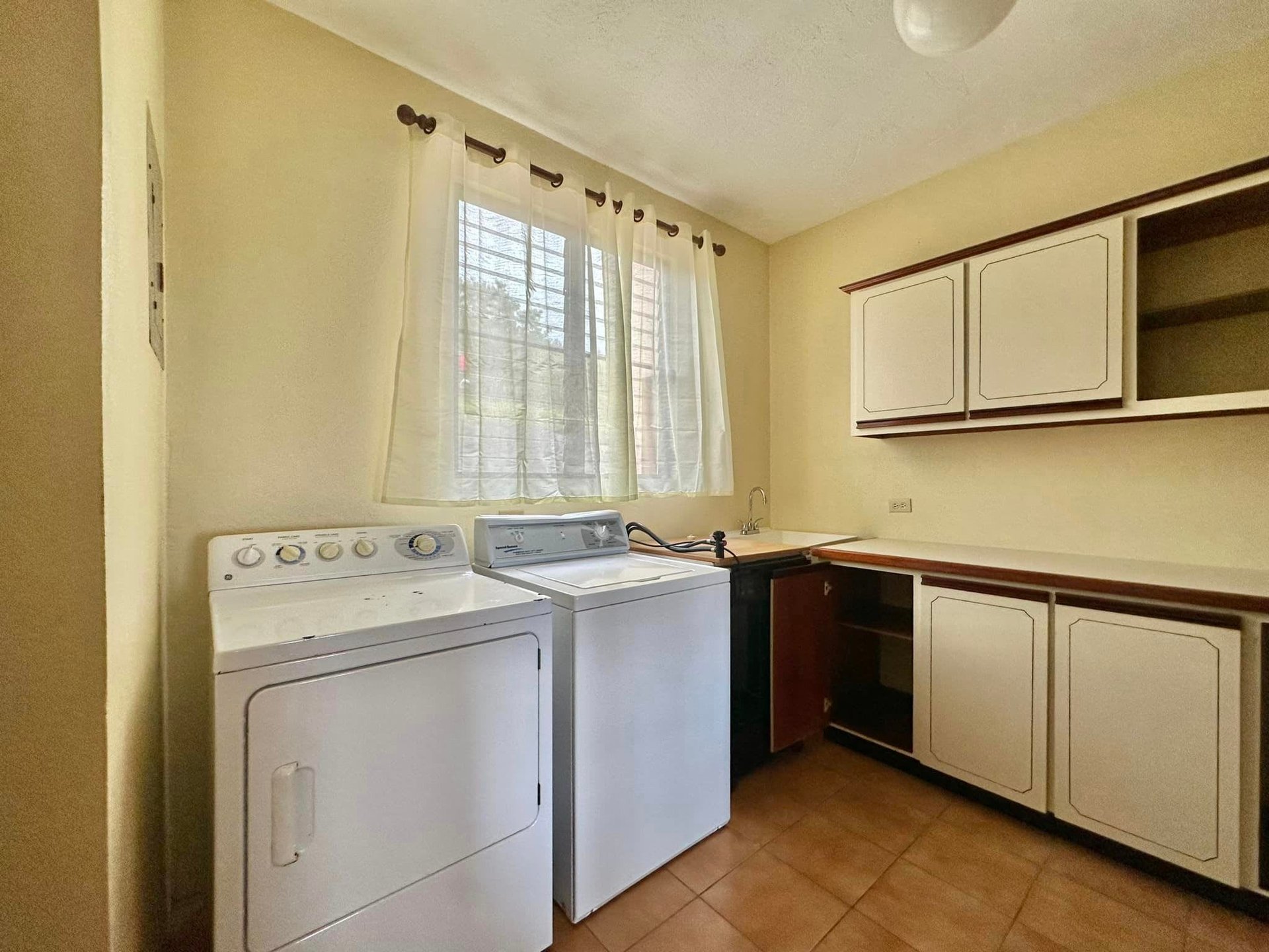 838 Joe's Hill 2 Bedroom Apartment