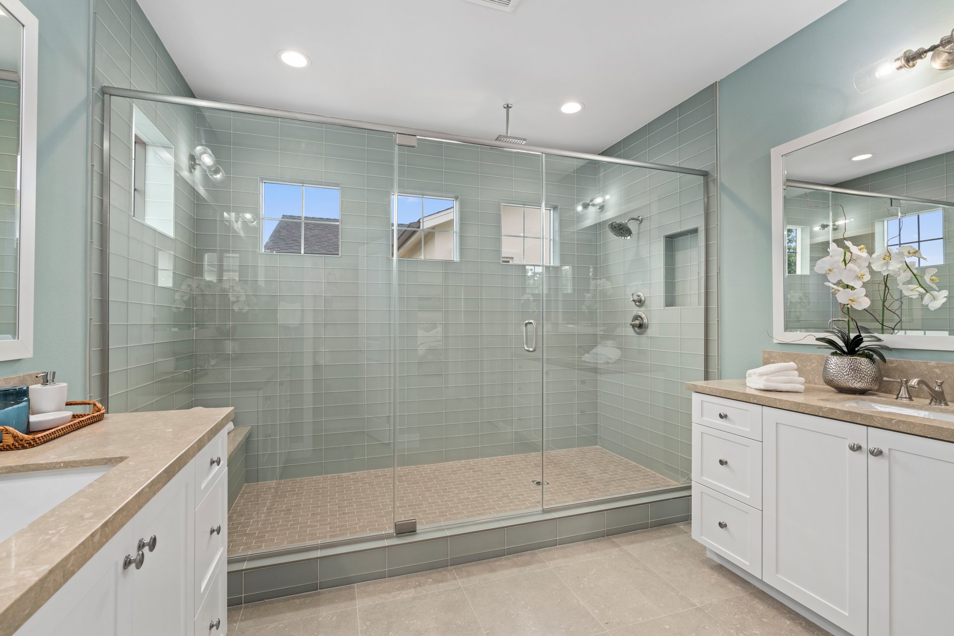 417 Aura Dr
