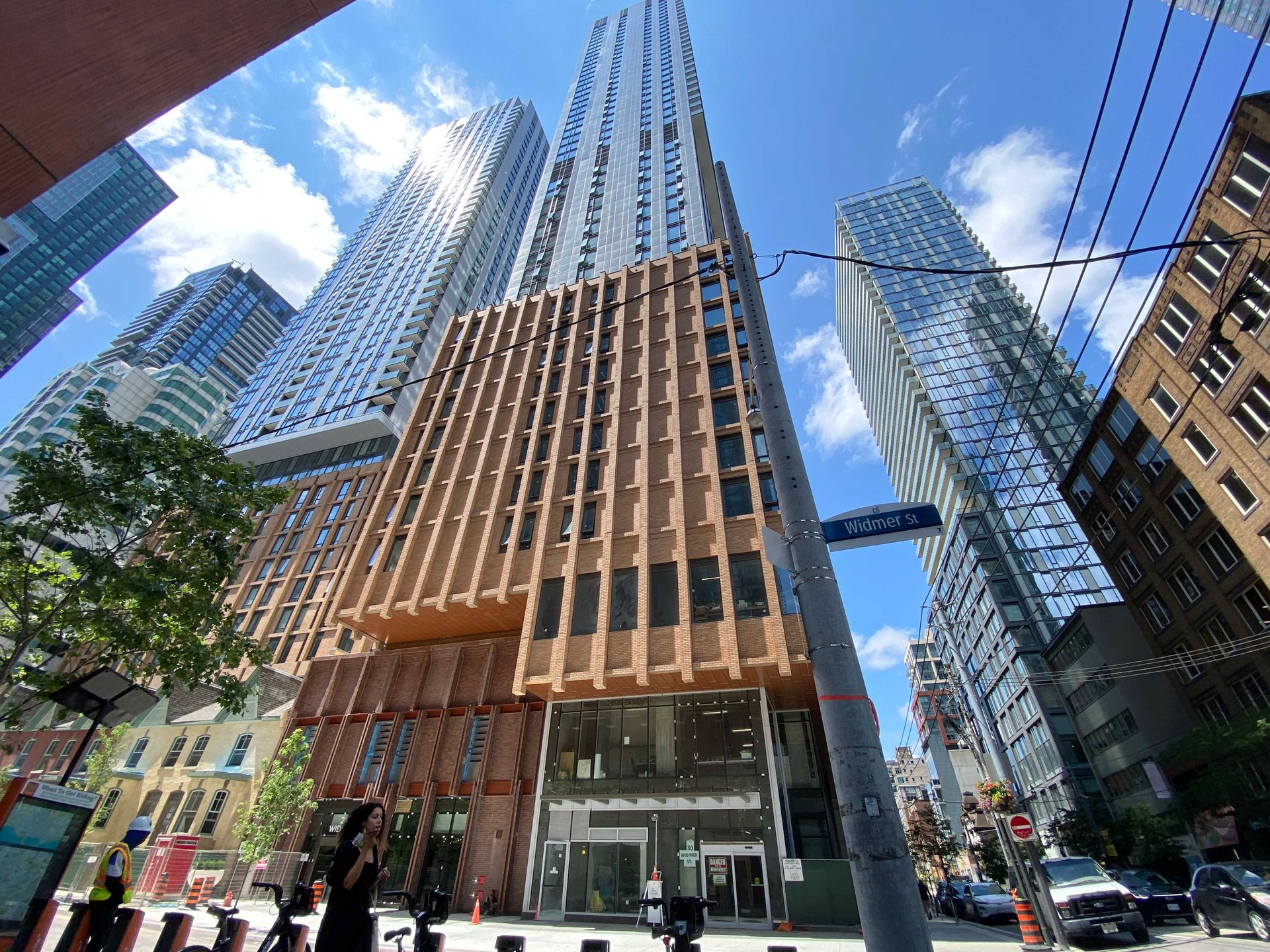 8 Widmer St Unit: 2005
