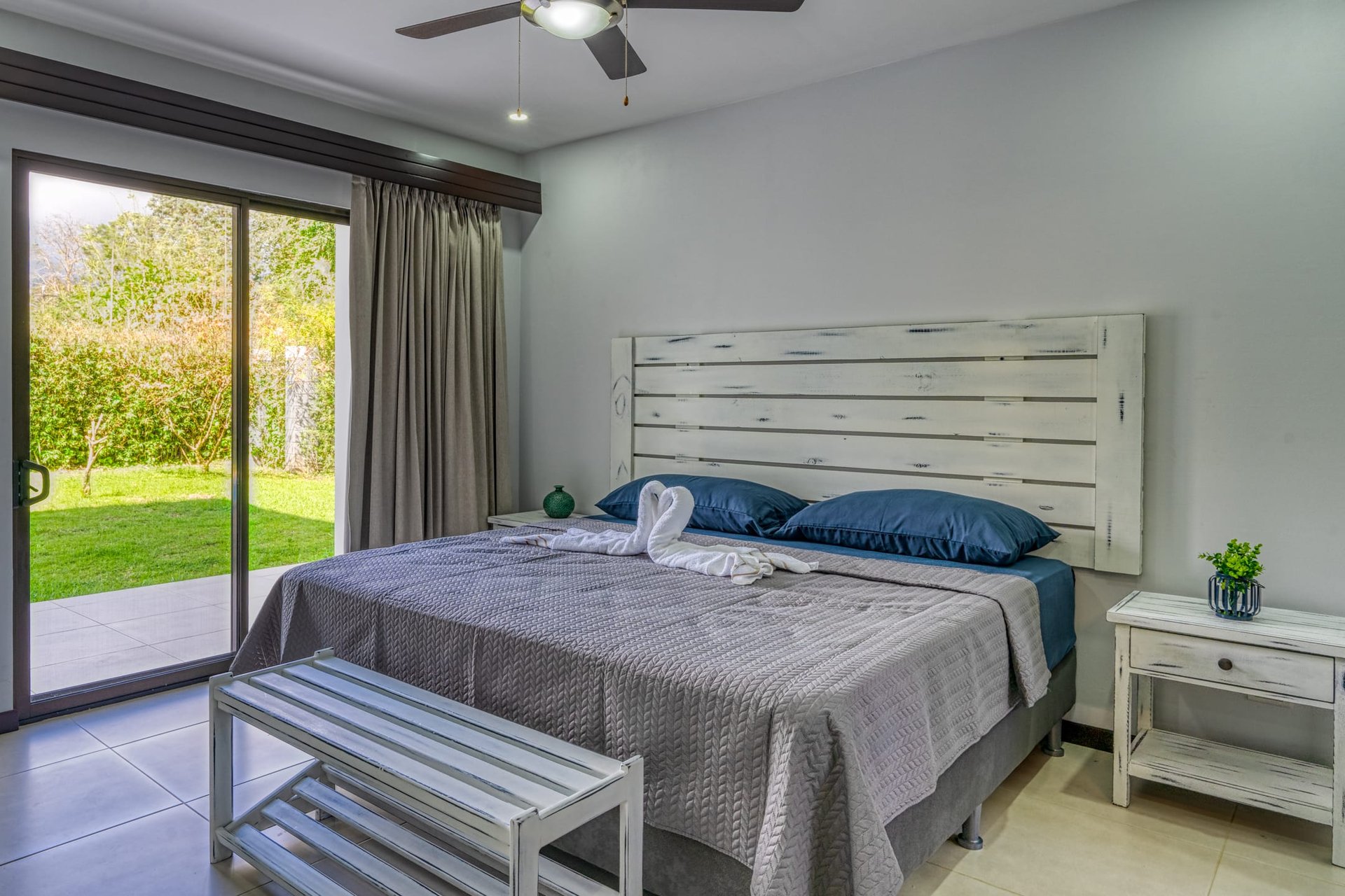3 BEDROOM MODERN HOME WITH POOL WALKING DISTANCE TO EVERYTHING IN UVITA