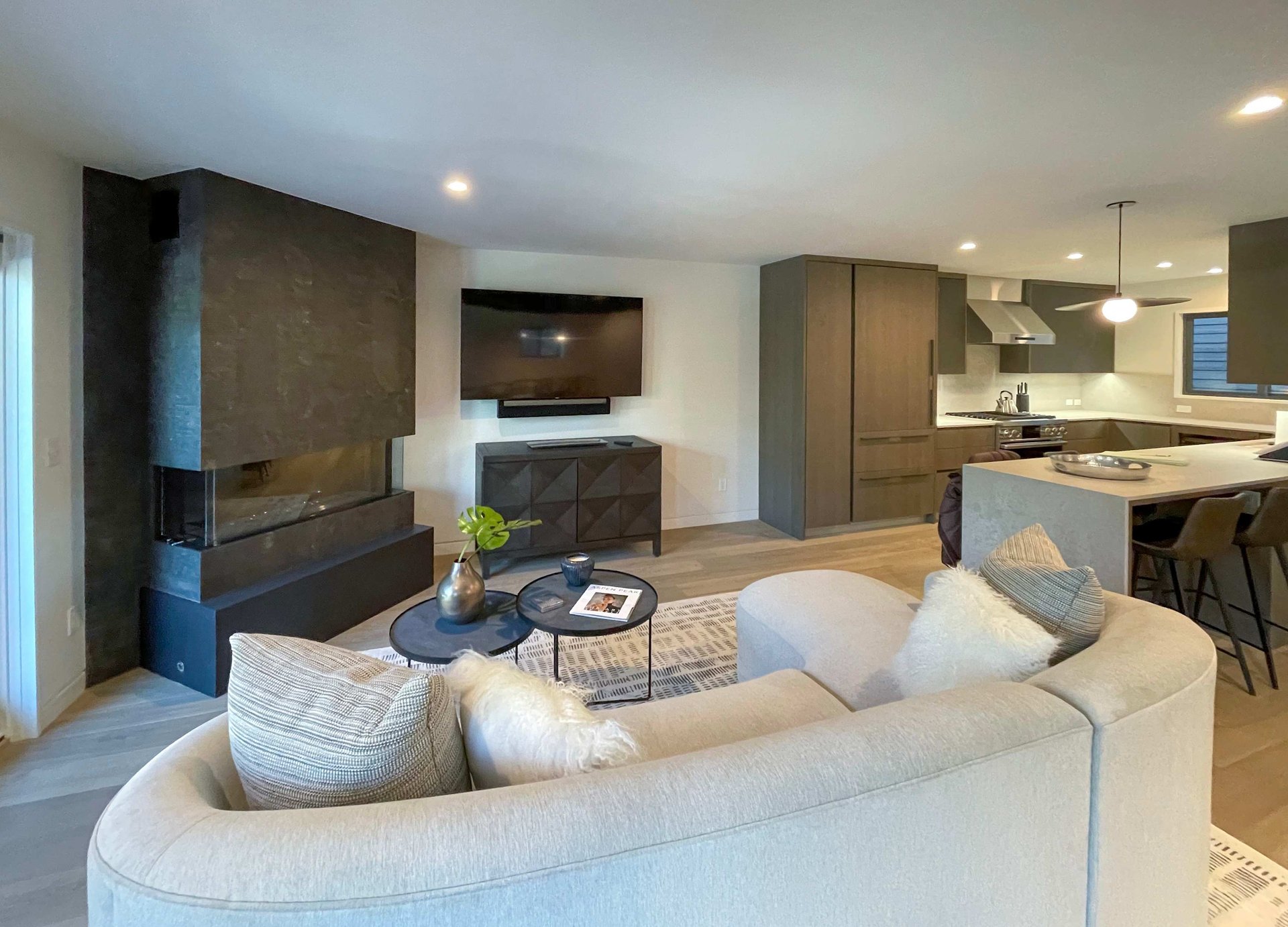 Luxury Townhome One block to Aspen Mountain