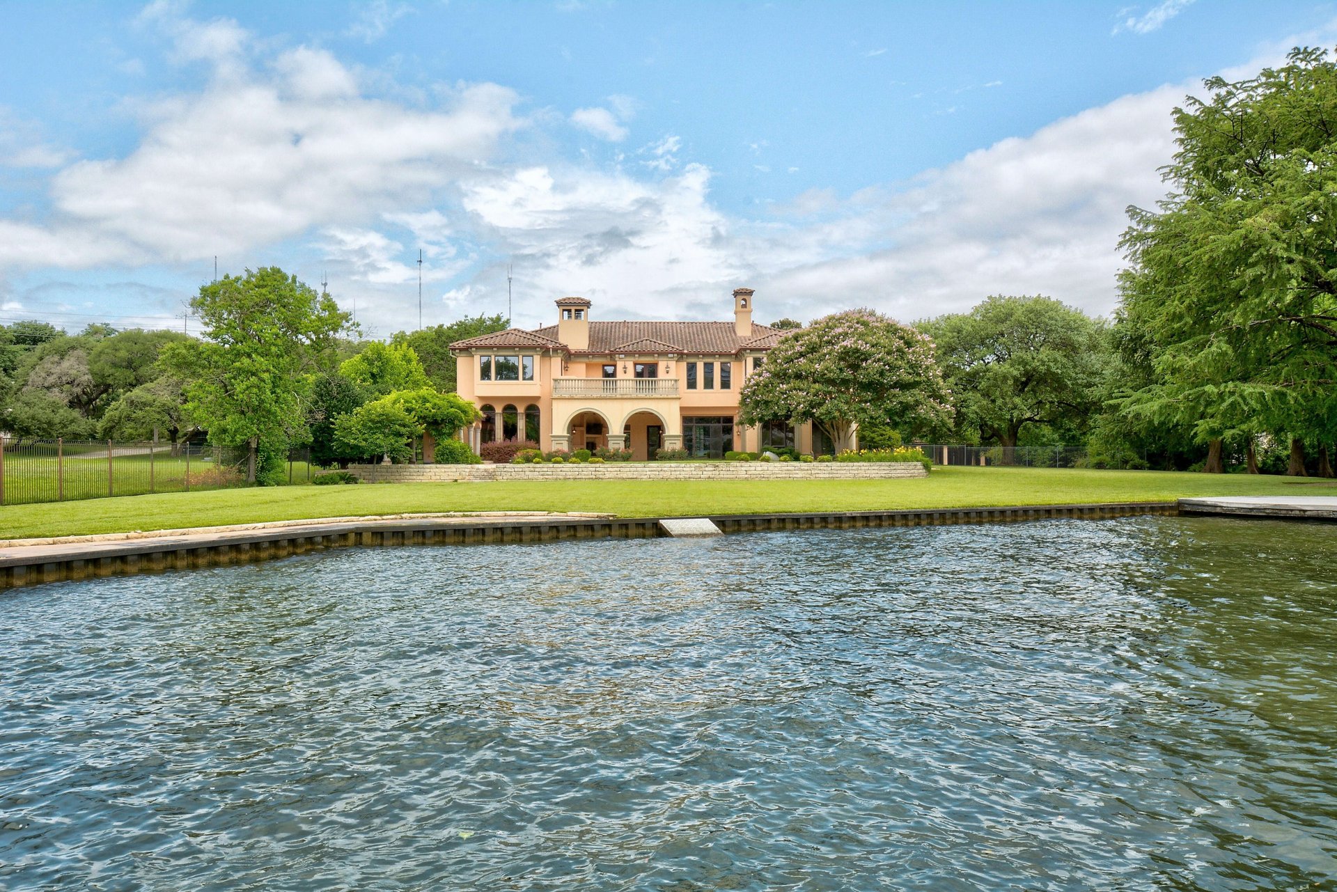 3201 Westlake Drive
