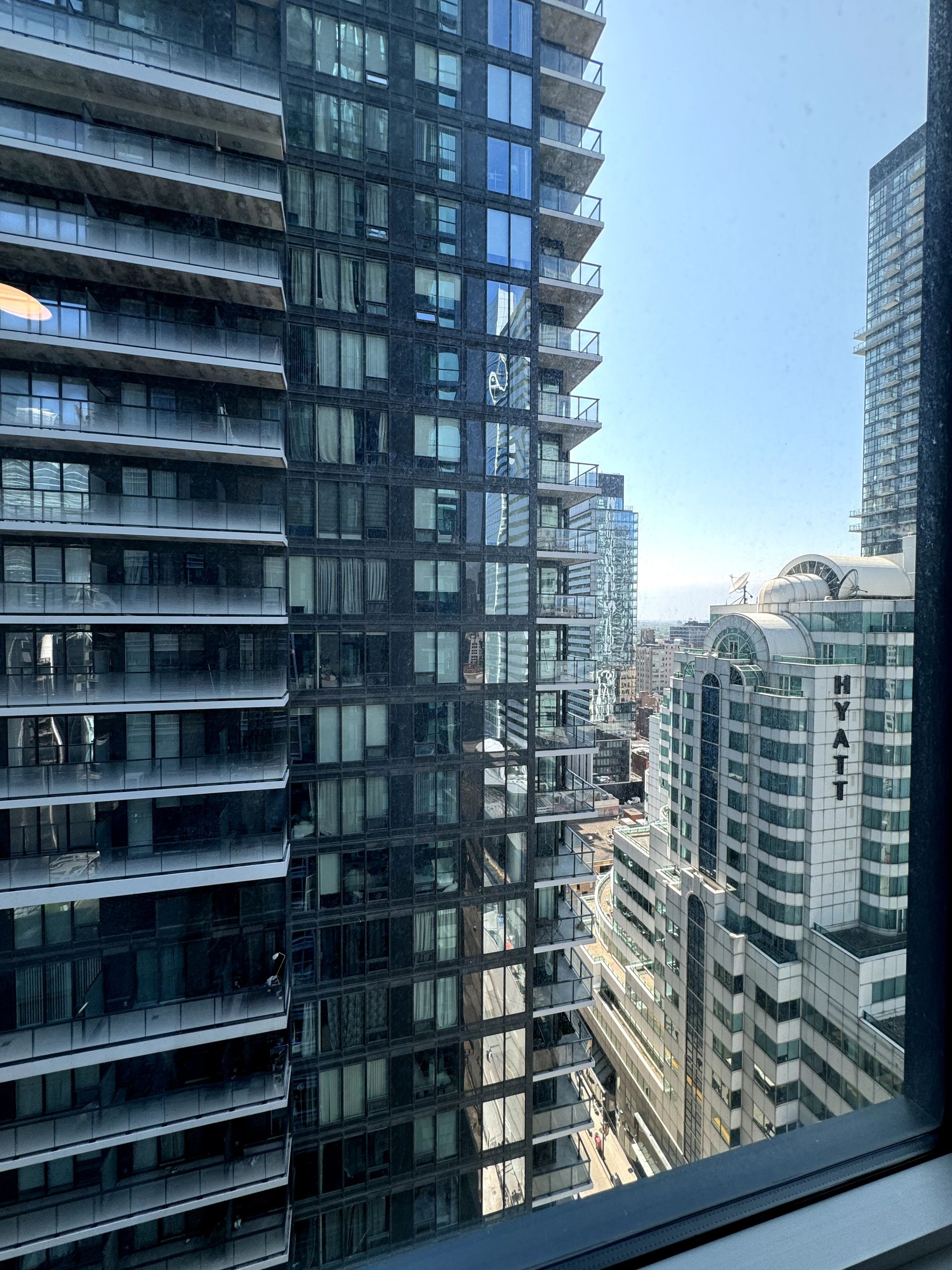 327 King St W, Unit 2105