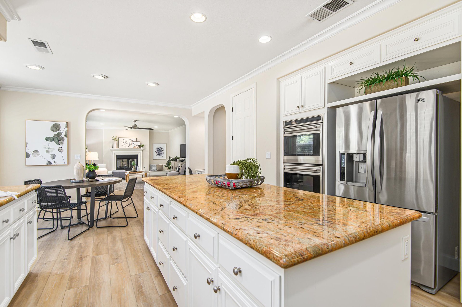 2112 Laguna Creek Lane