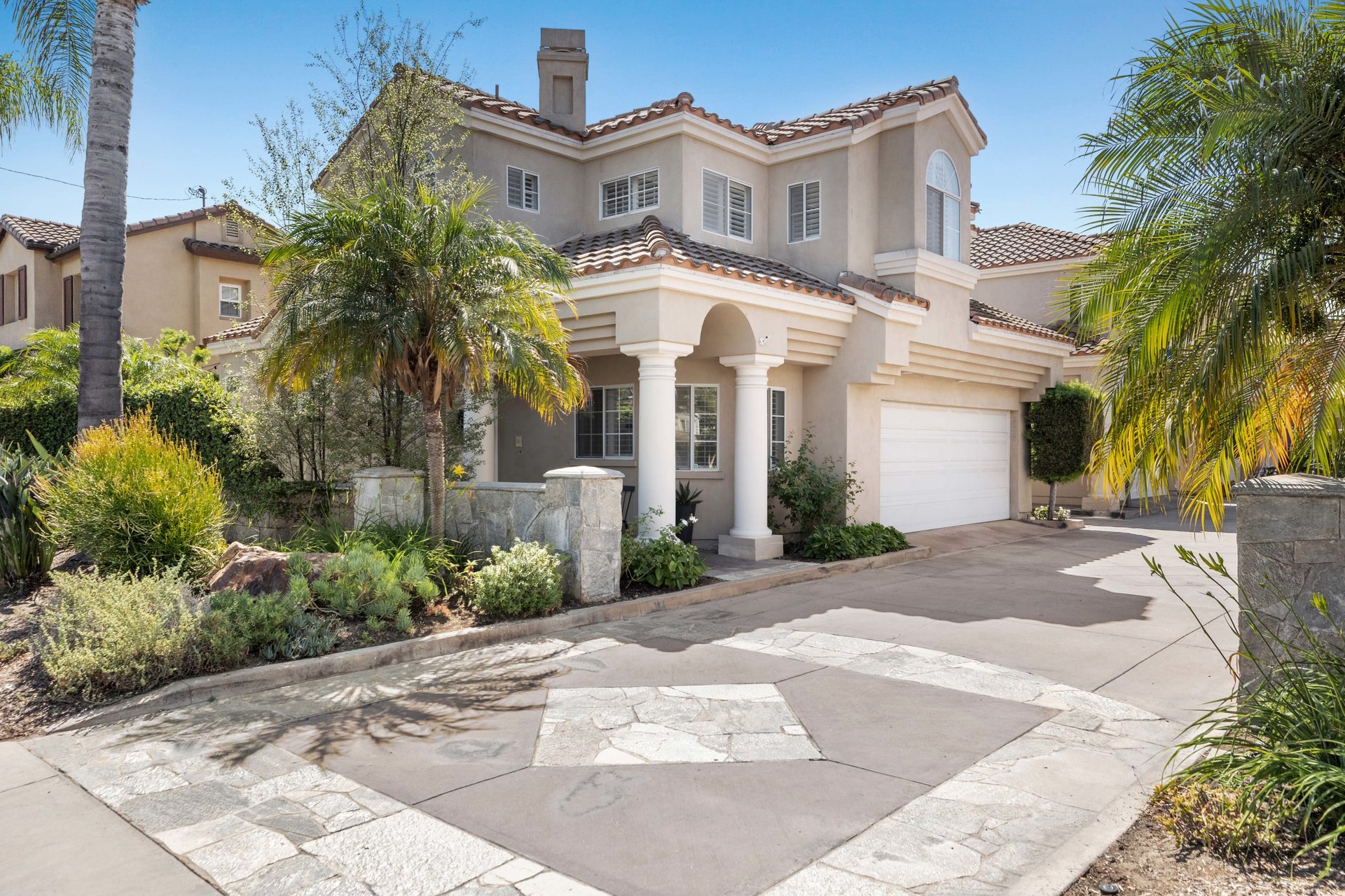 2298 La Playa Drive North