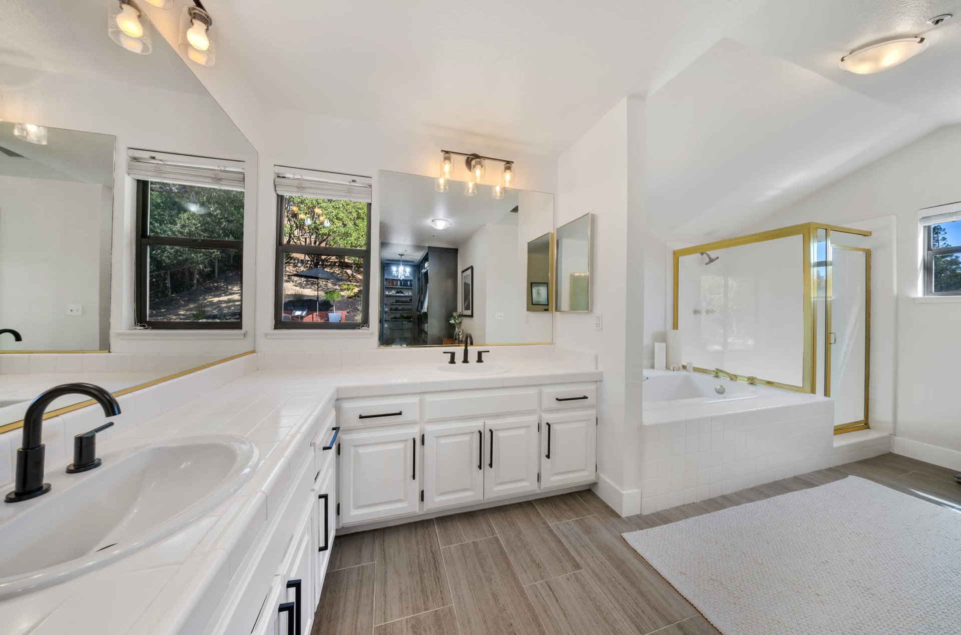 Stylish & Updated in Partridge Knolls