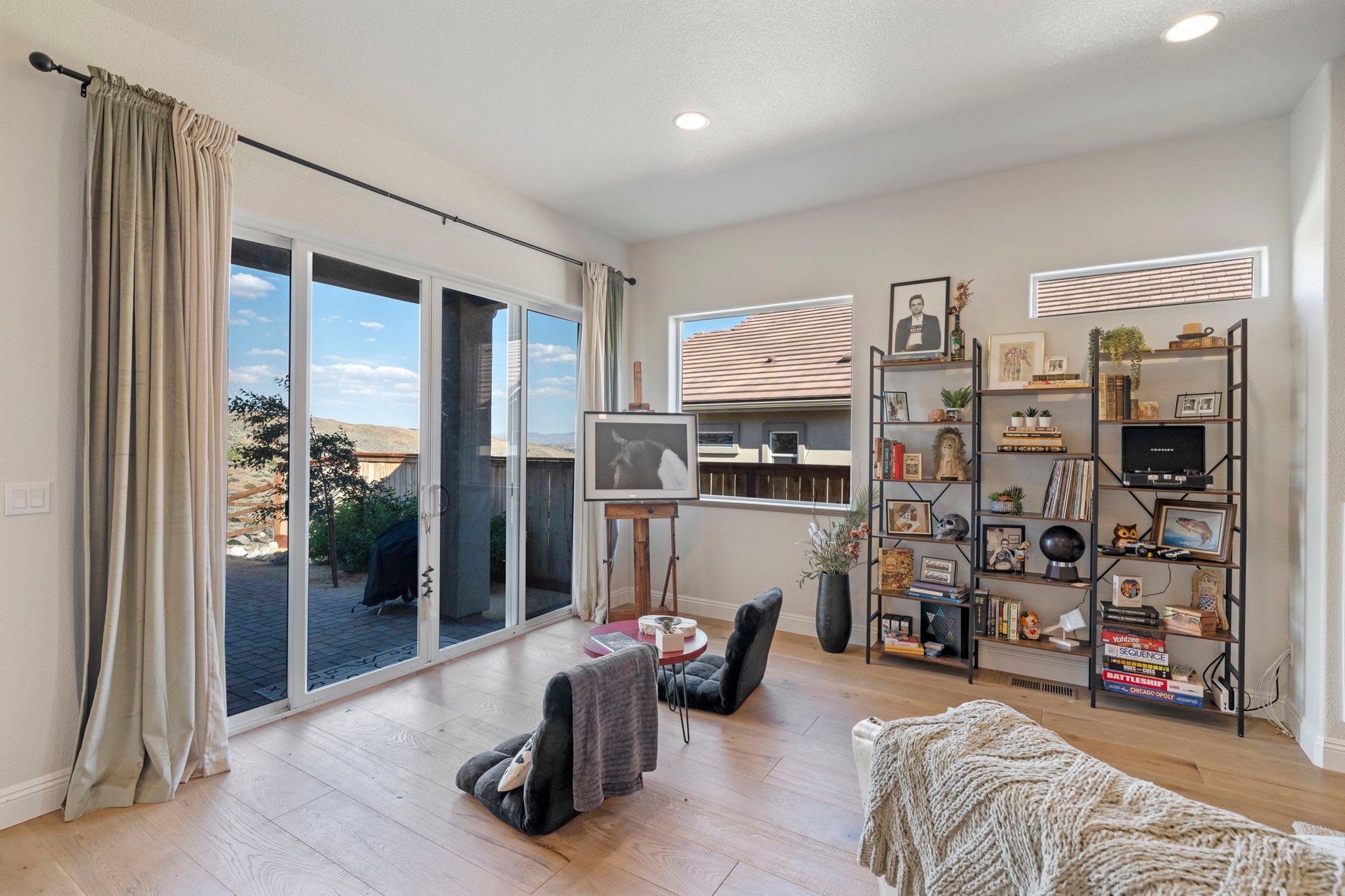 STUNNING SOMERSETT HOME