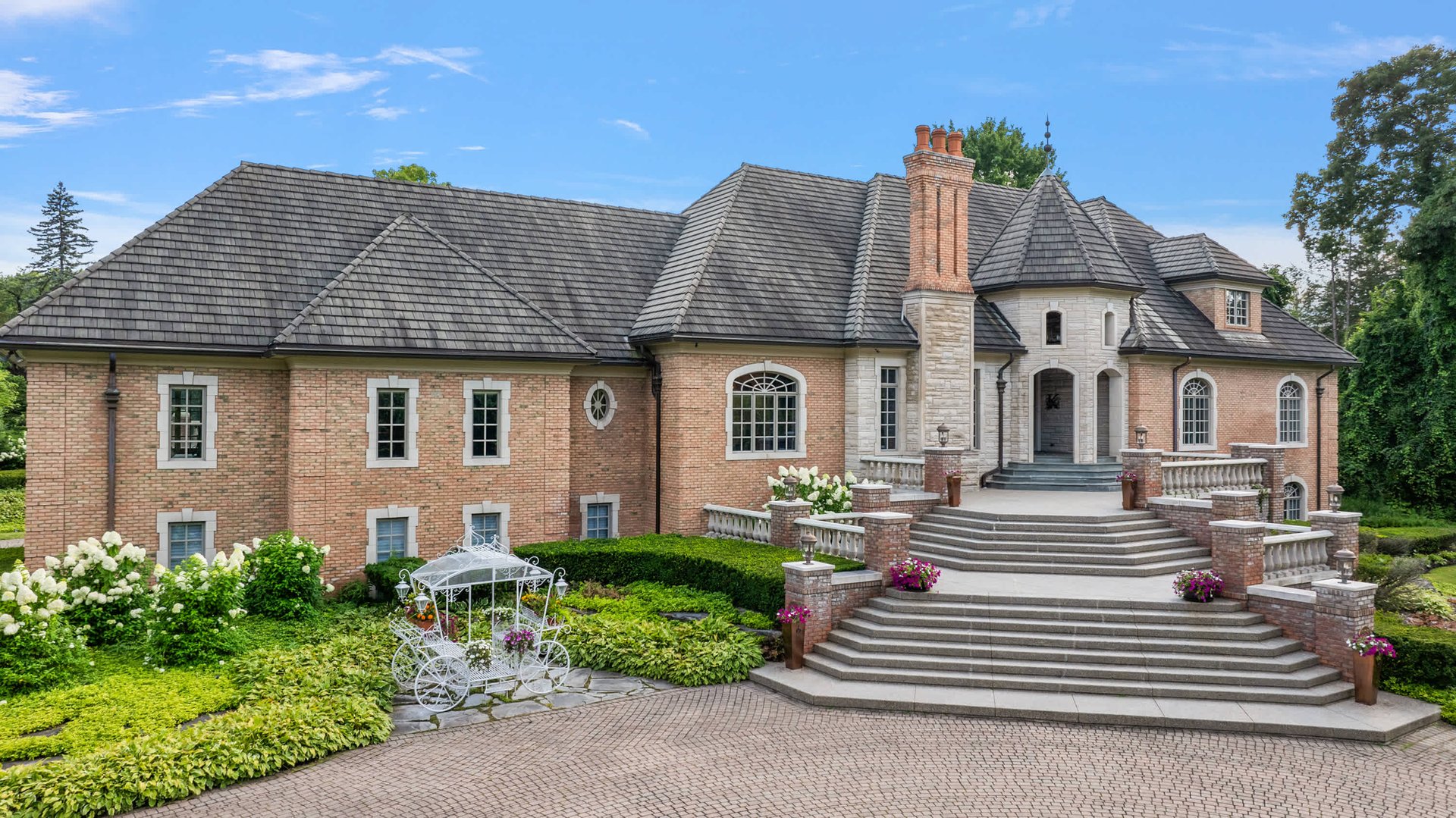 975 Sunningdale Drive