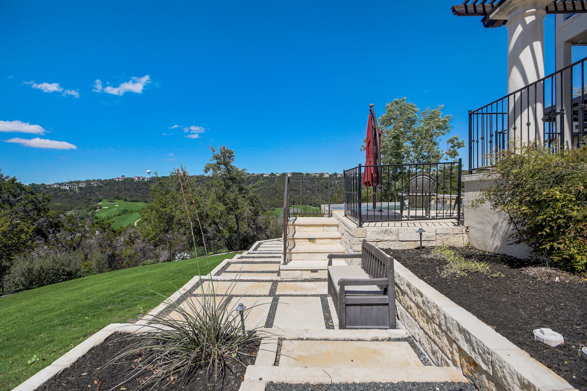 Hill Country Paradise: Luxurious 4/3 Home with Heated Pool/Spa and Spectacular Sunset Views in River Place!