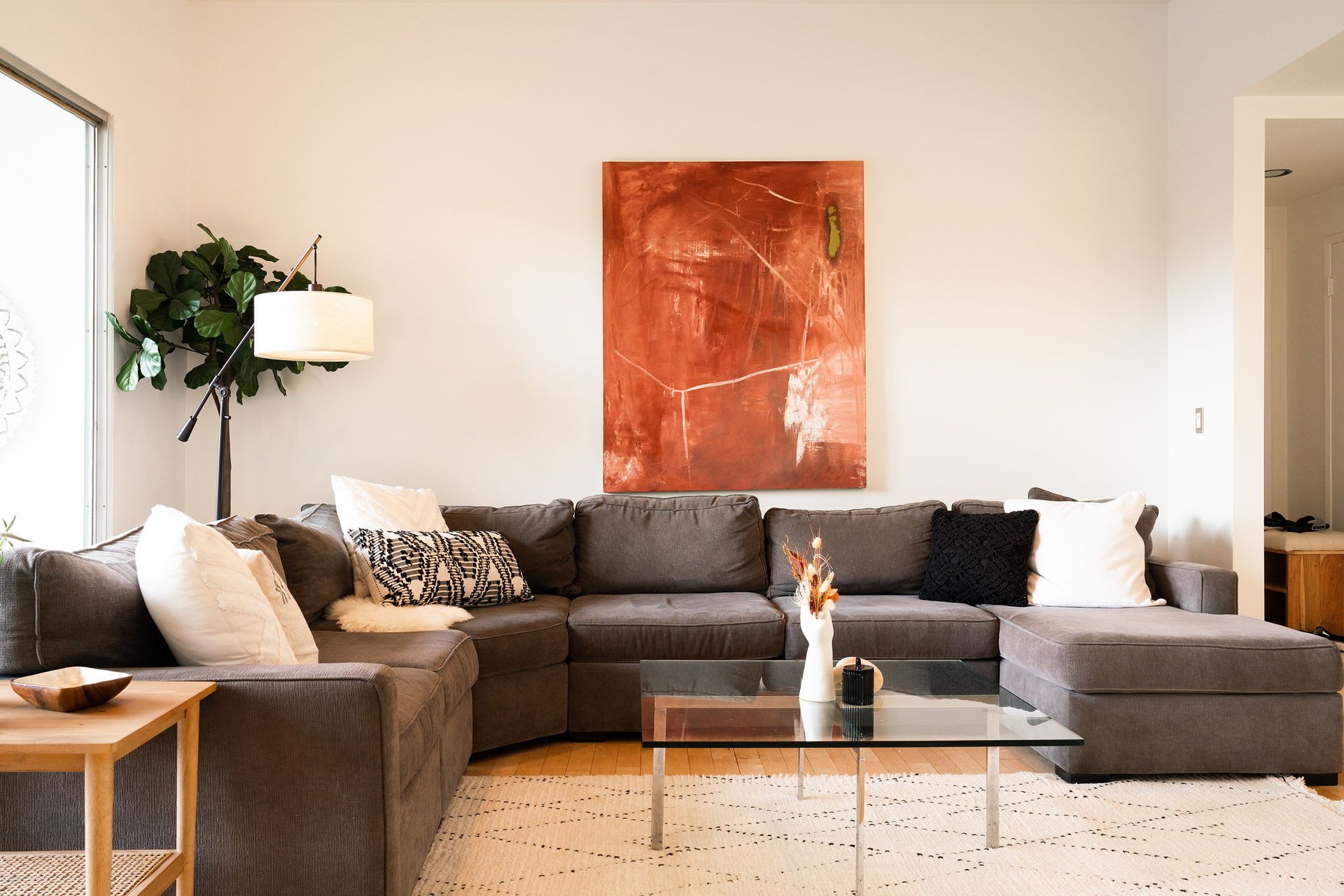 deLIGHTfull Mid Century in the Studio City "Donas"