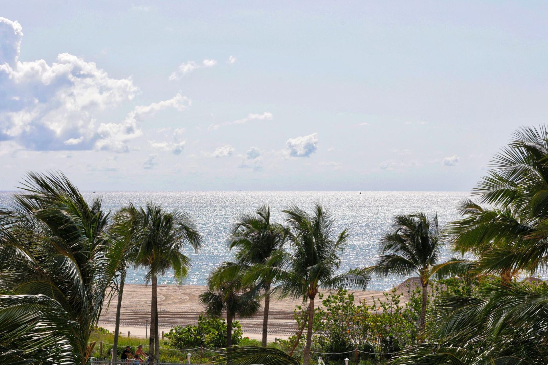 2899 Collins Avenue #525