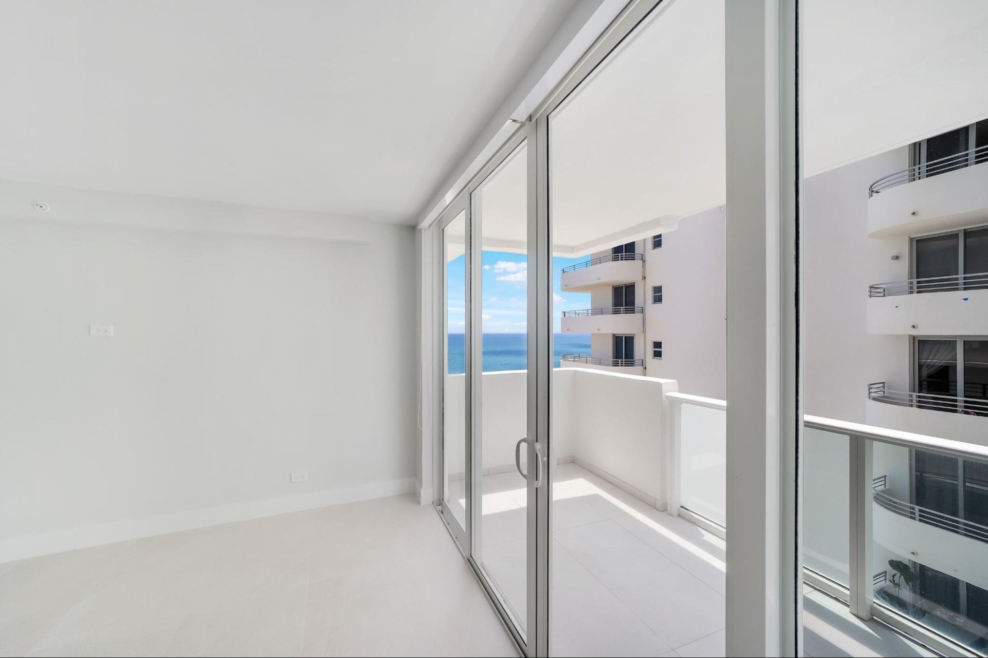 5601 Collins Avenue #1112A