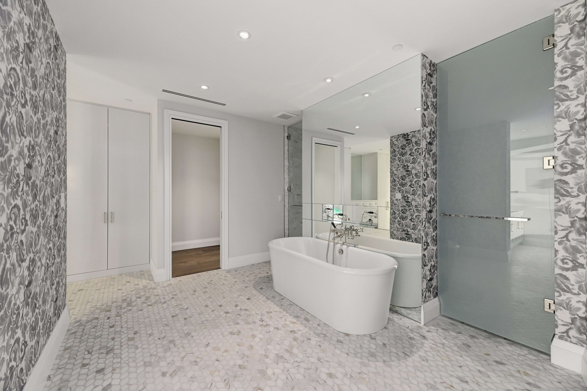 200 Congress Ave #44J