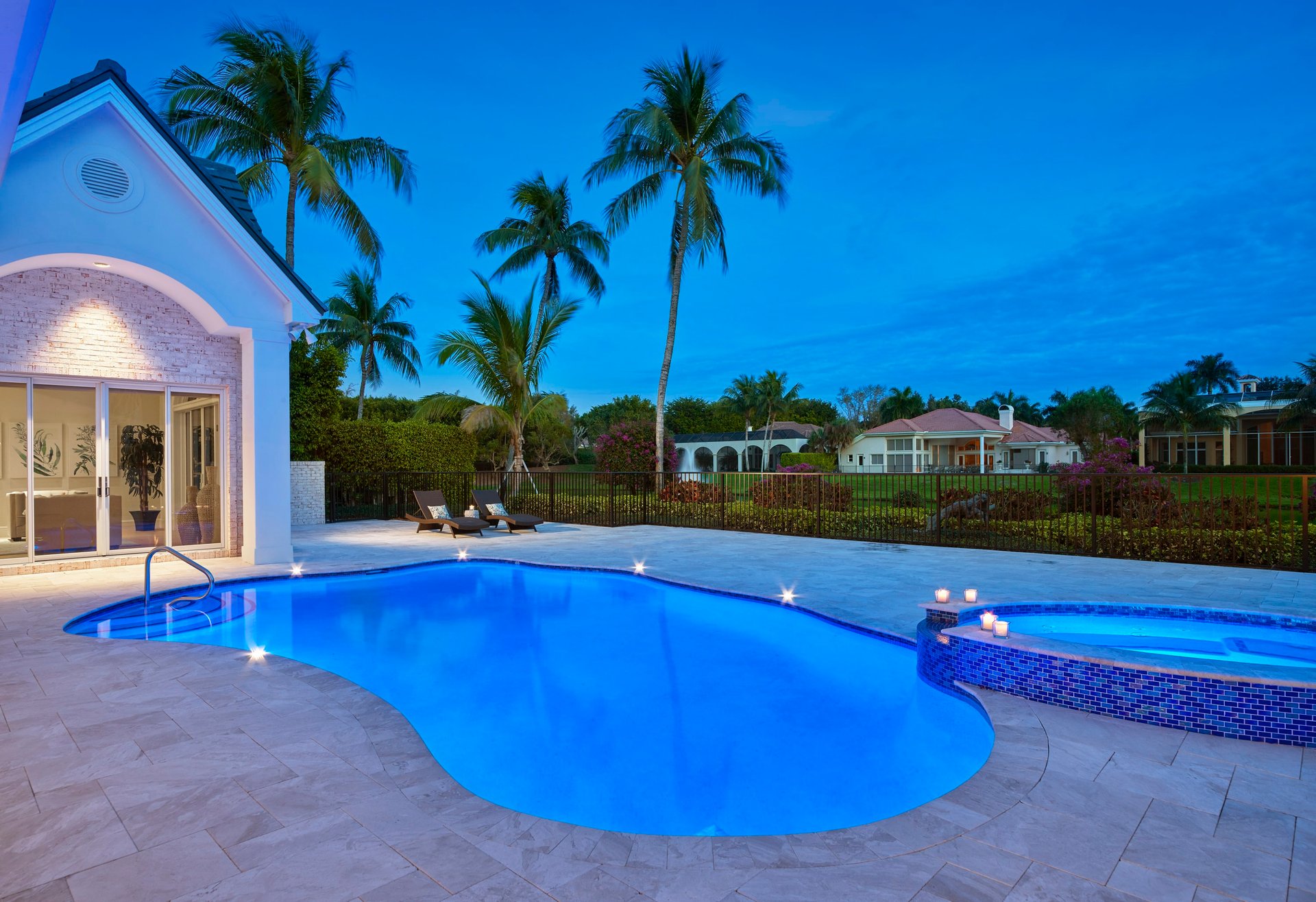 BAY COLONY SHORES