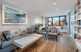 130 East 18th Street living room